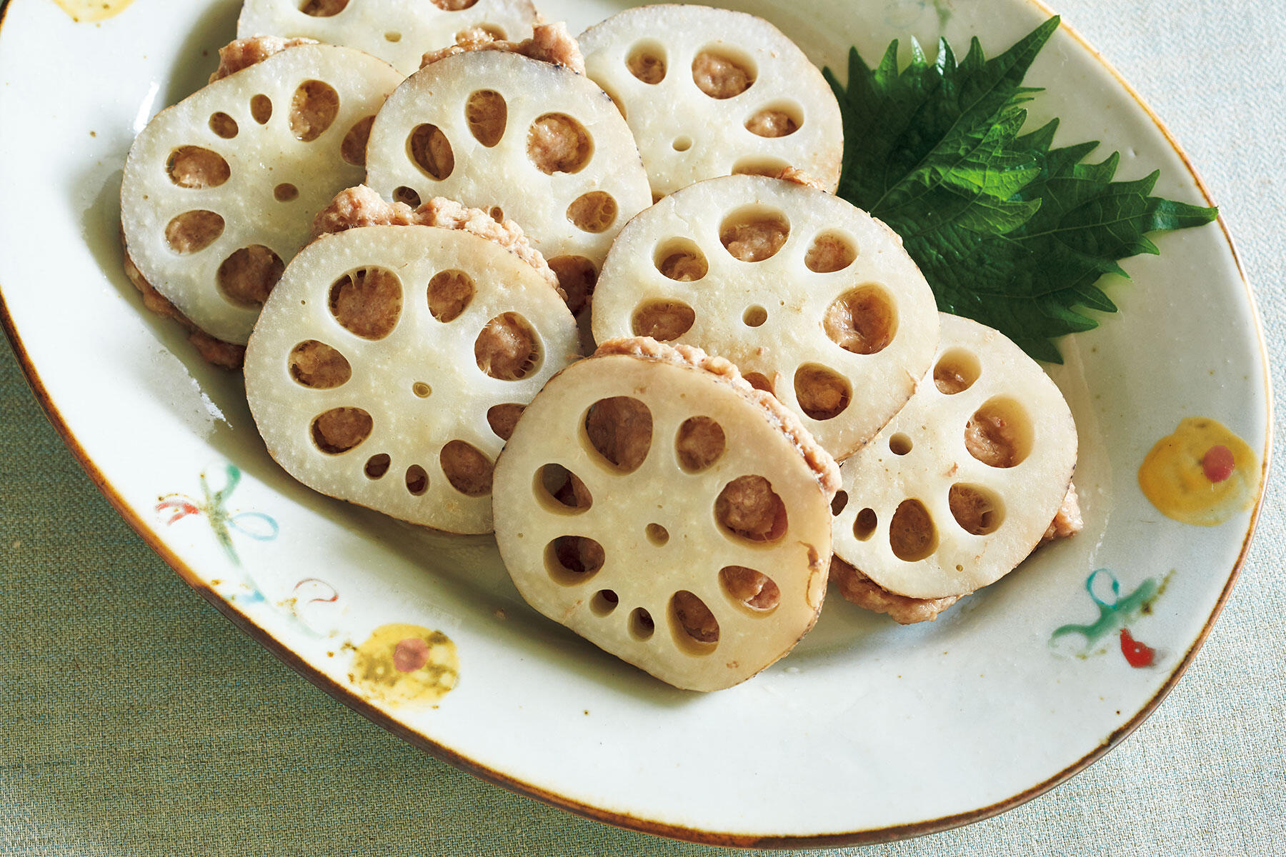 ボリューム満点な“れんこんの肉詰め蒸し”