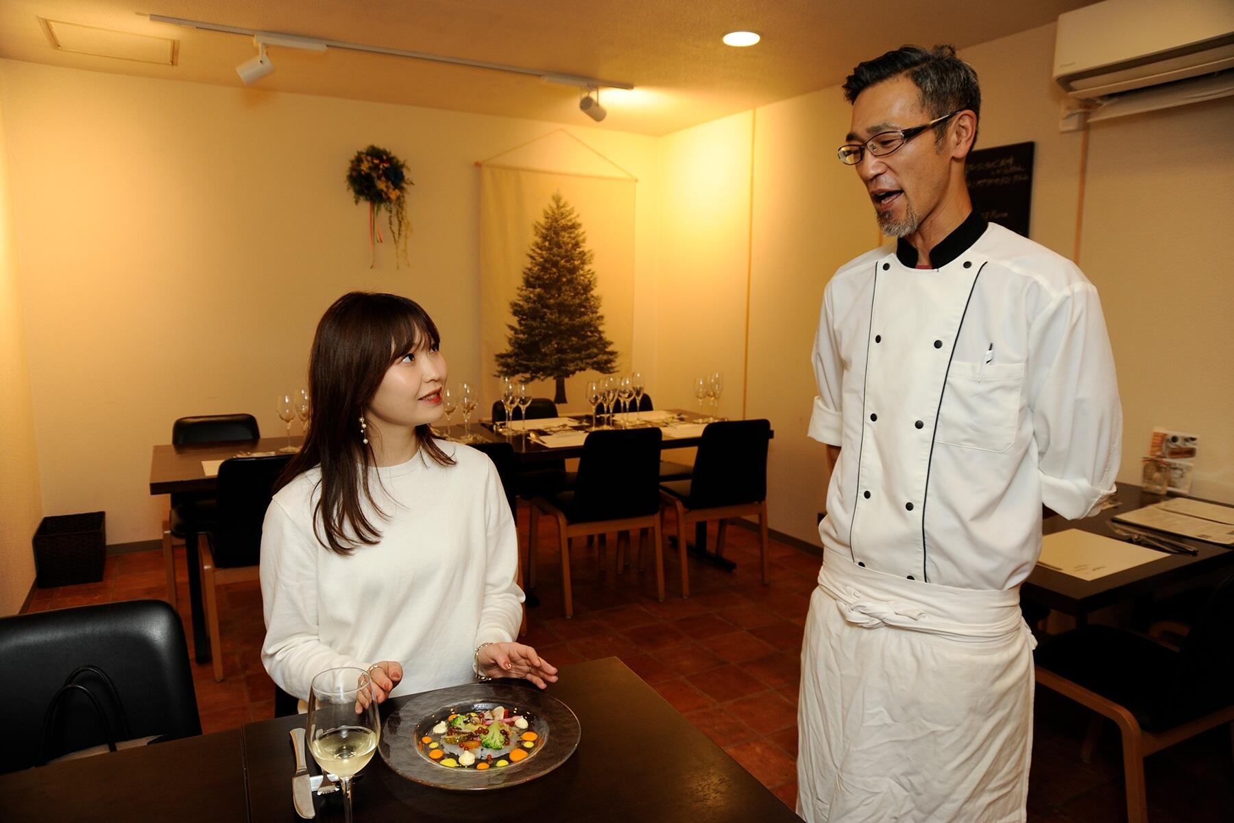 店主大岩聖史さん（右）