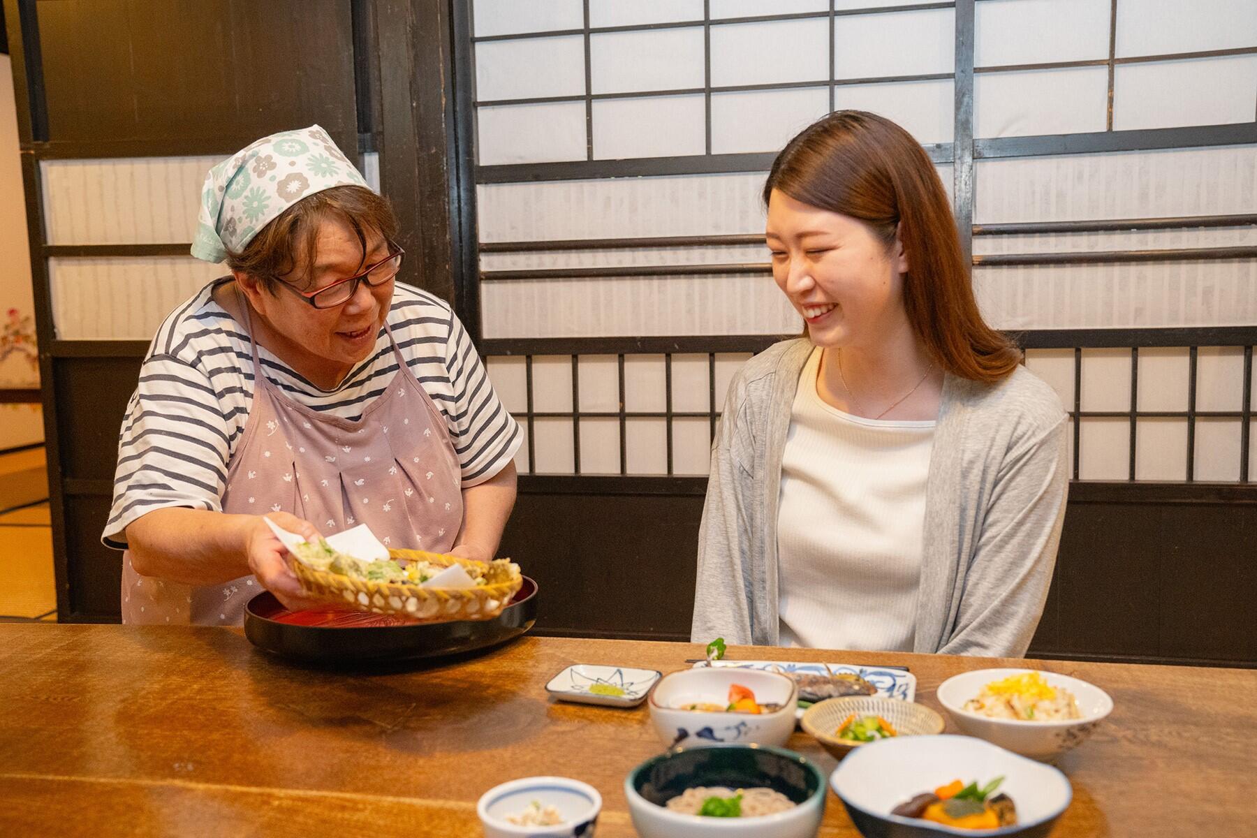 給仕のお母さん