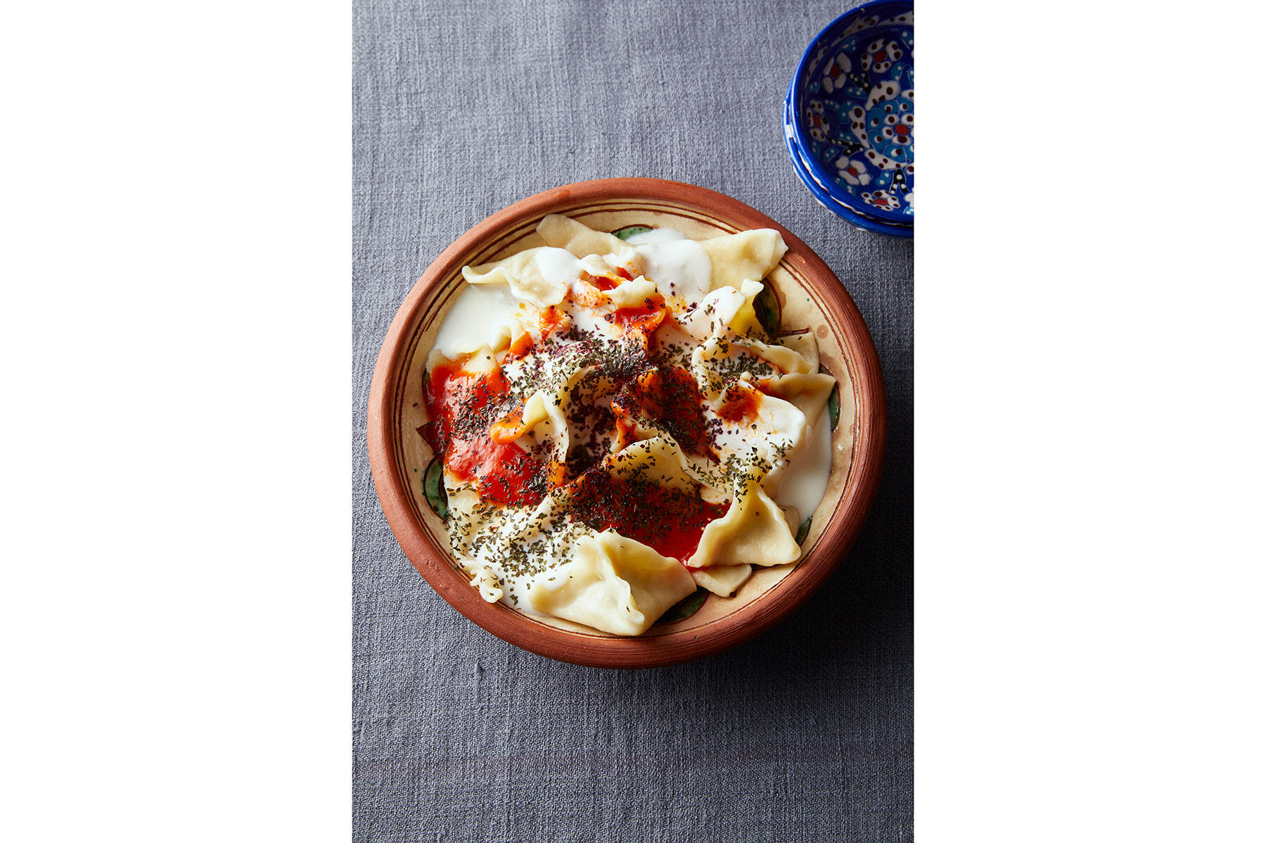 トマトソースのコクが魅力のトルコ流水餃子“マントゥ”