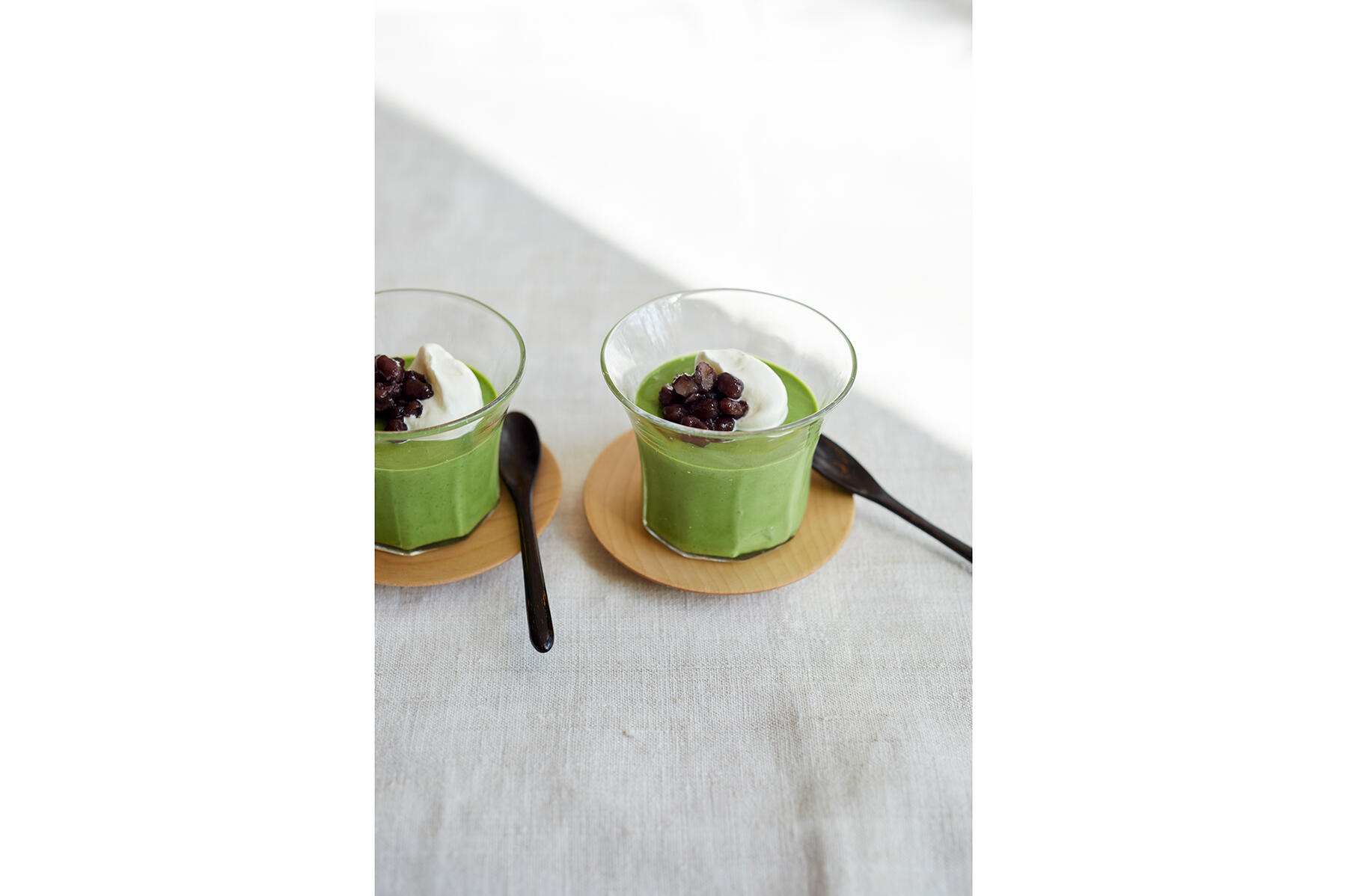 エアリーで軽やかな食べ心地の“抹茶のババロア”