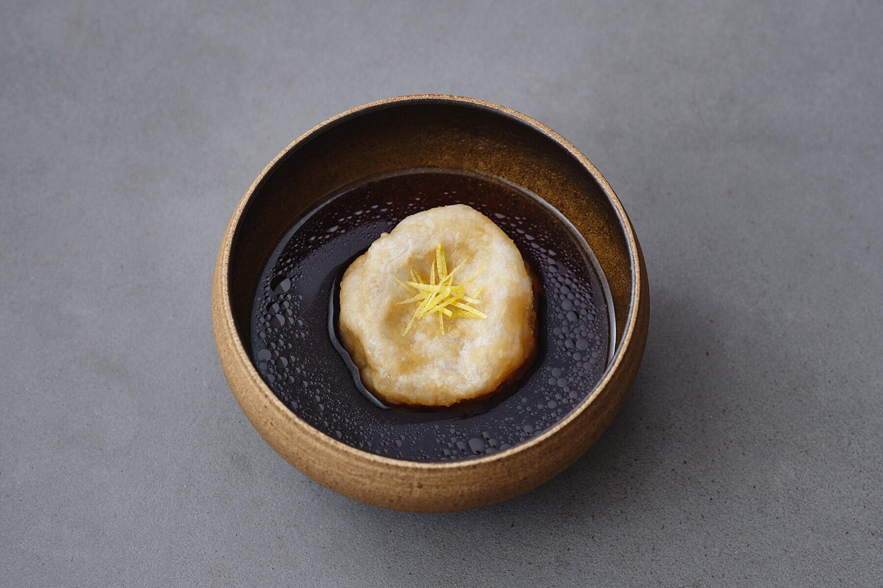 オランダ産ゴーダチーズ入り里芋まんじゅうの揚げ浸し