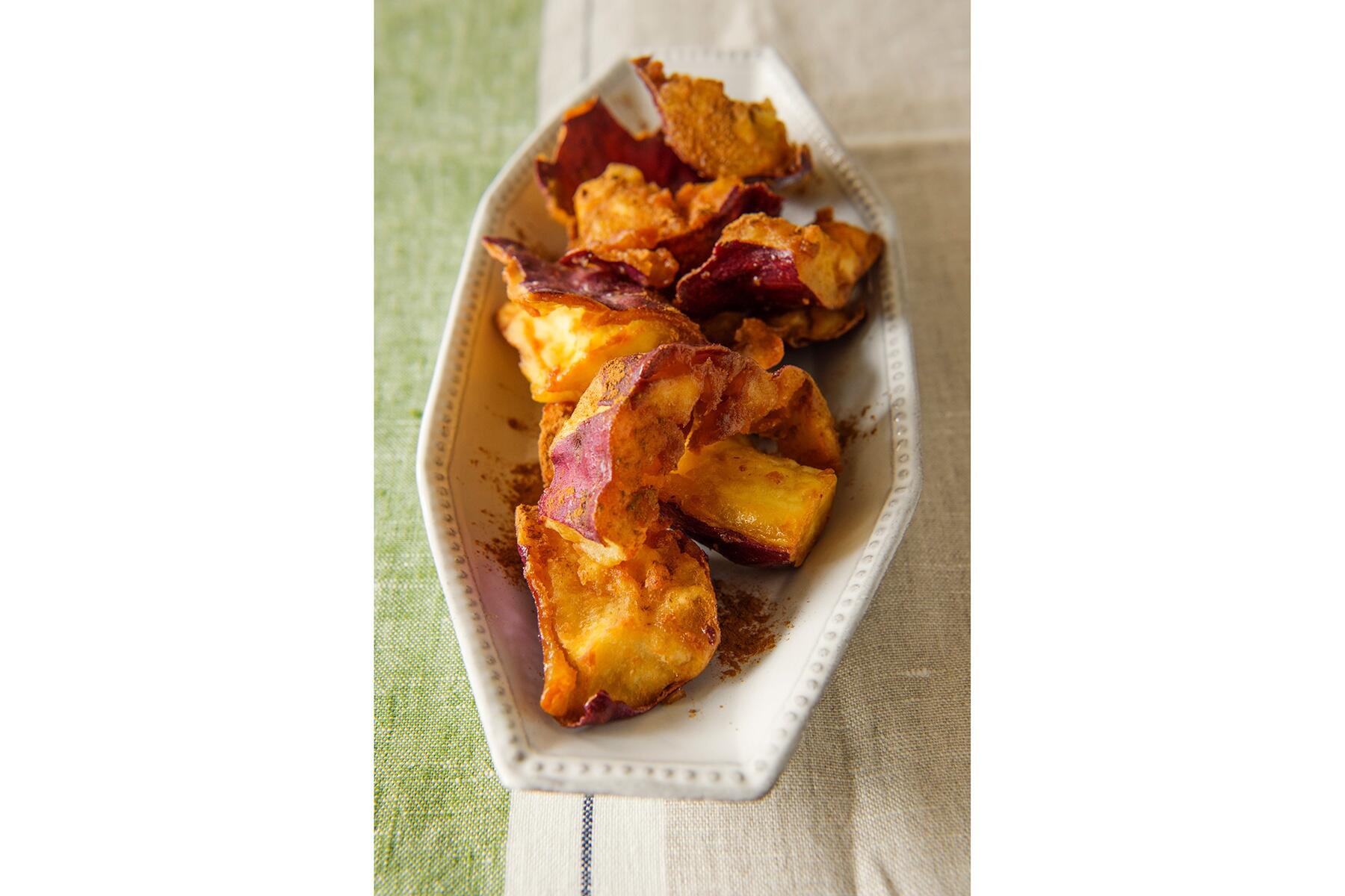 おやつにもつまみにもなる“揚げさつまいものシナモンメープル”