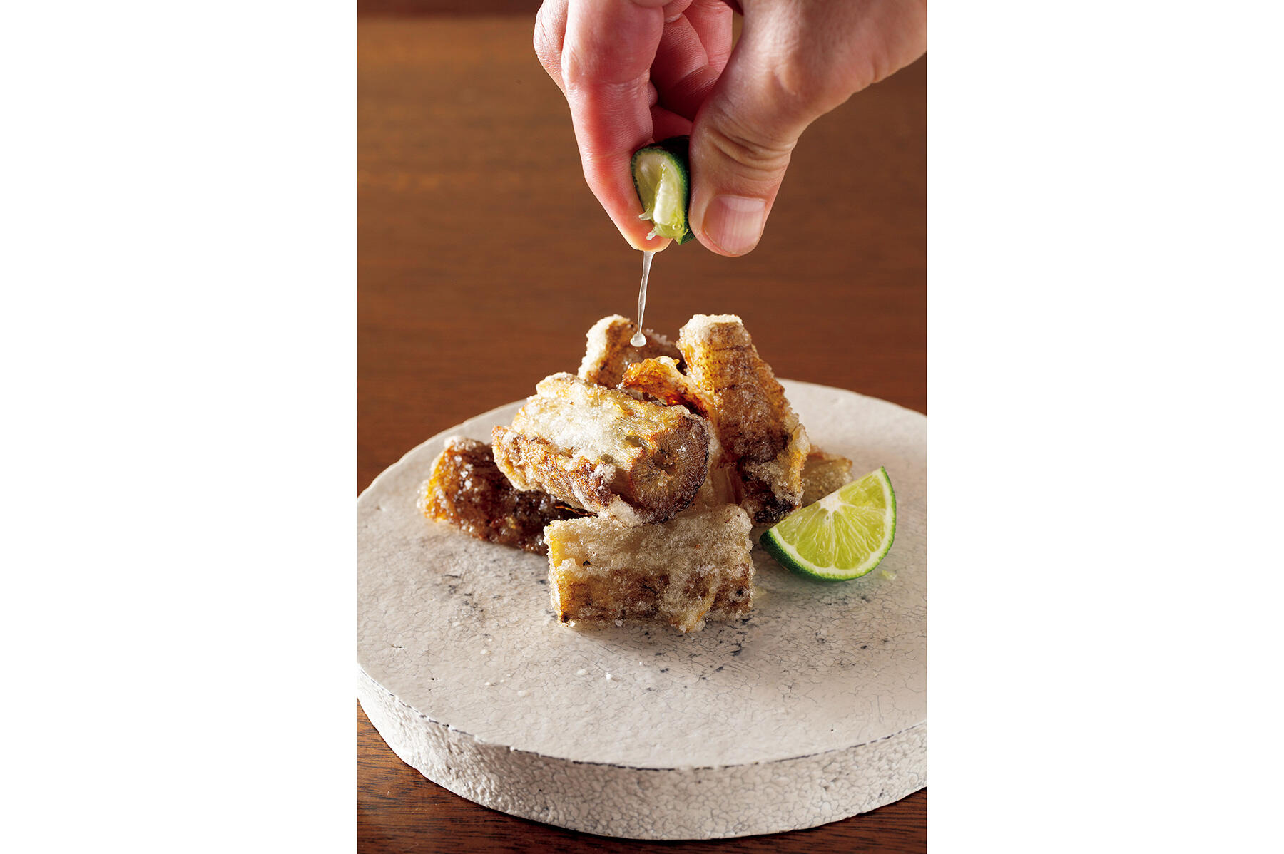 しみ出る旨味に酒が進む“ごぼうの煮ふくめ揚げ”