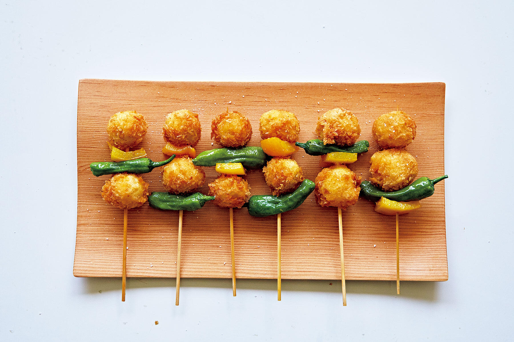 ビールと合わせたい一口つまみ“うずらたまごの串揚げ風”