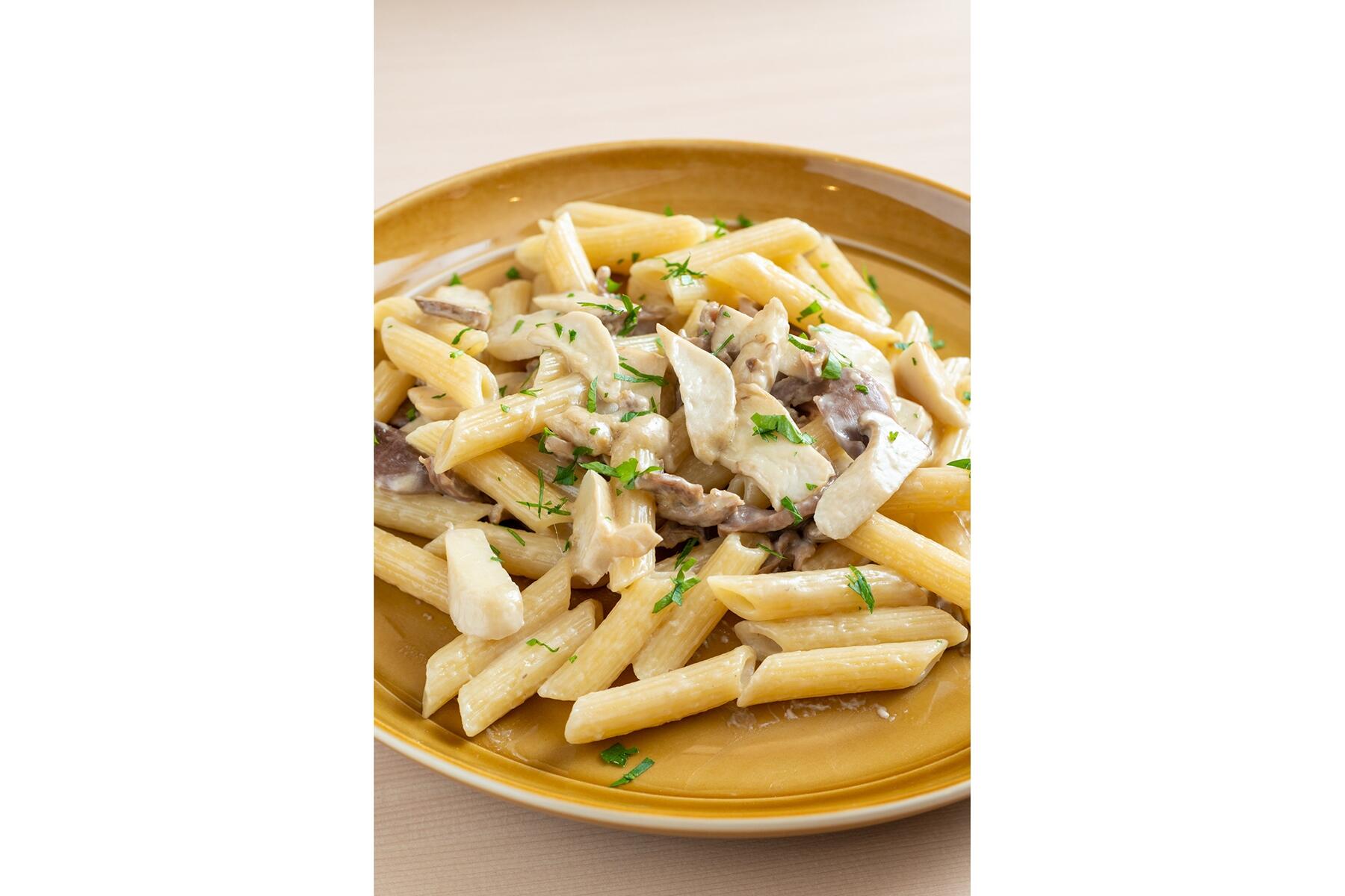 食感も楽しい！”砂肝とエリンギのペンネ”