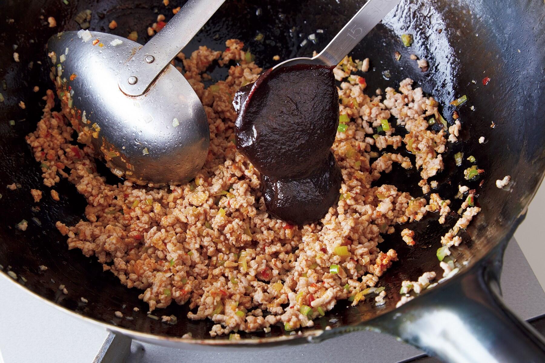 調味料を加える