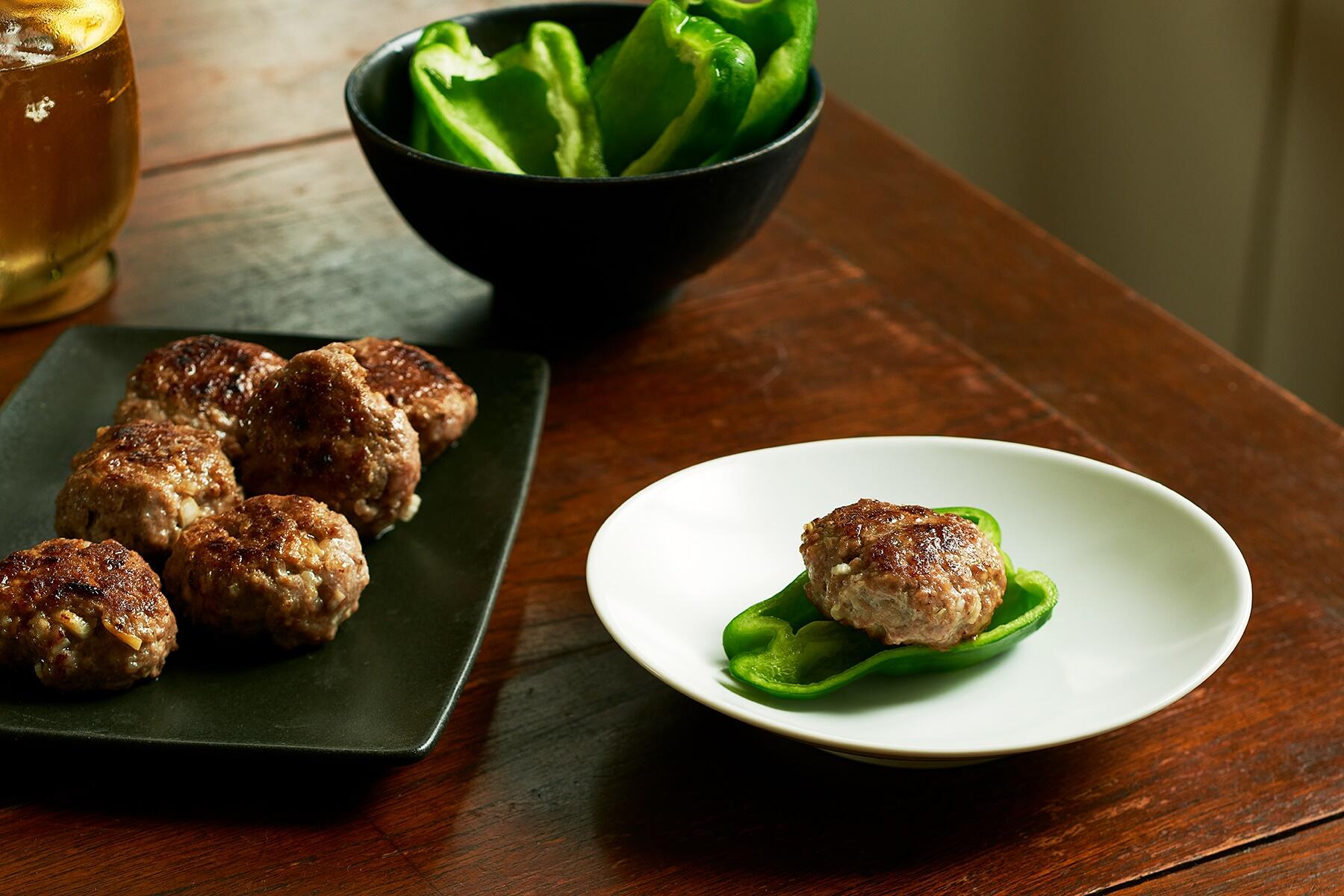 花山椒の痺れる辛味がアクセントの“スパイシー豚つくね”