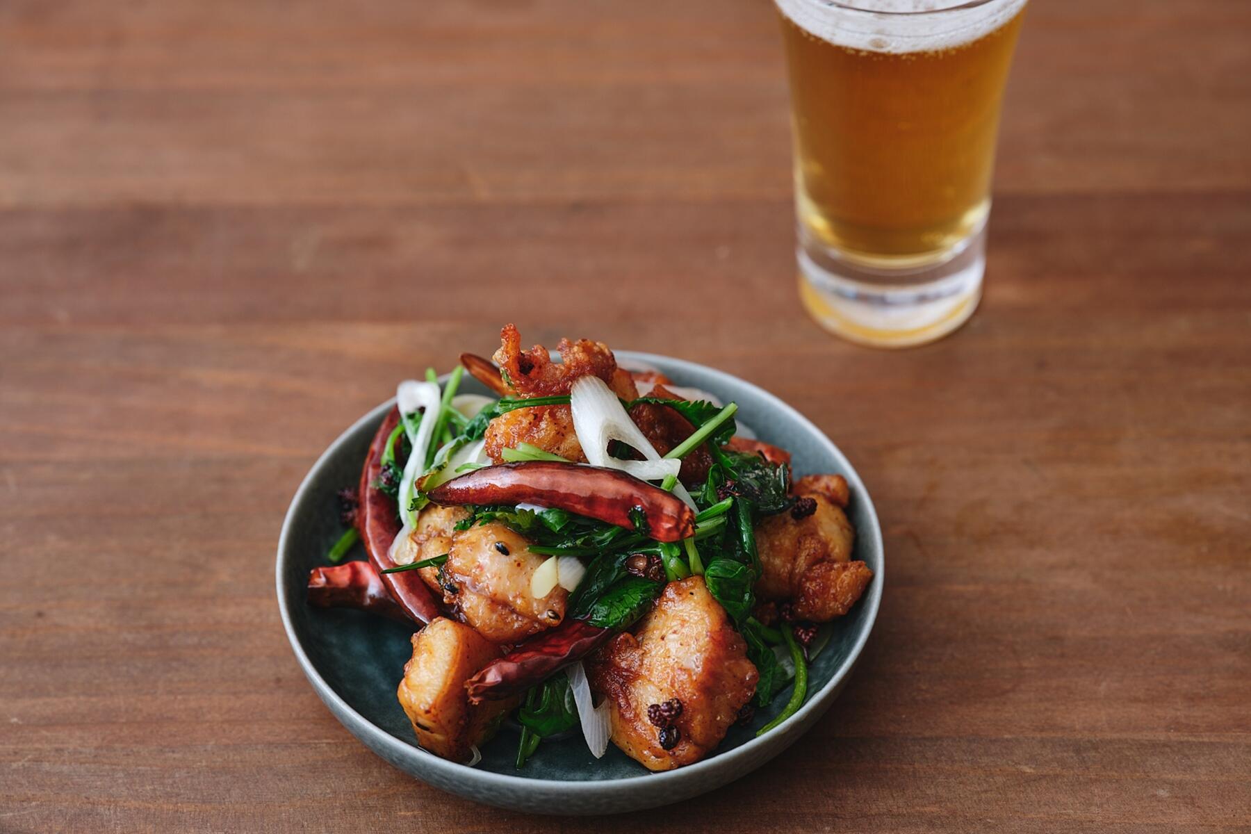 爽快な辛さがビールに合う“辣子鶏（ラーズーチー）”