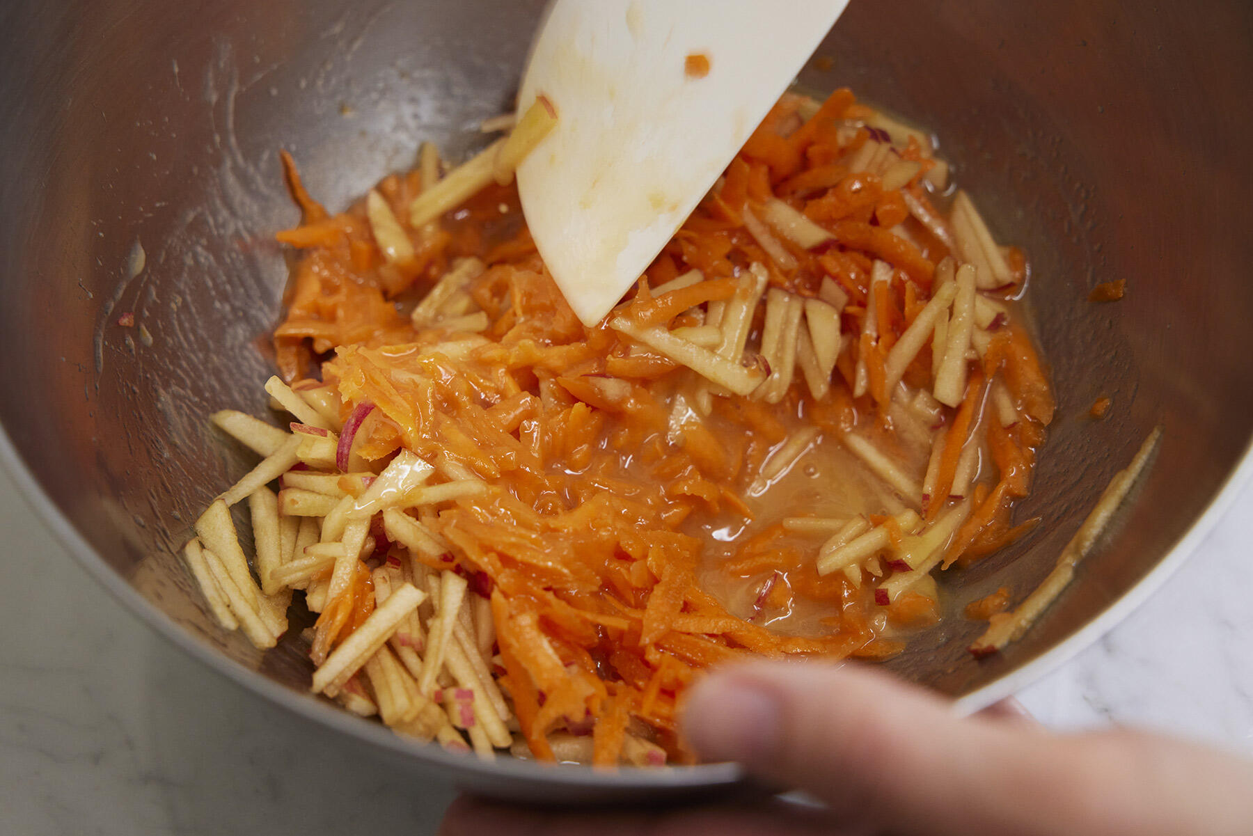 にんじんとりんごを加える