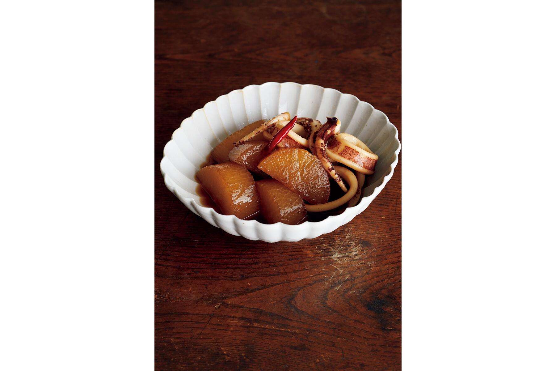 ほっこりとする“イカと大根の煮物”