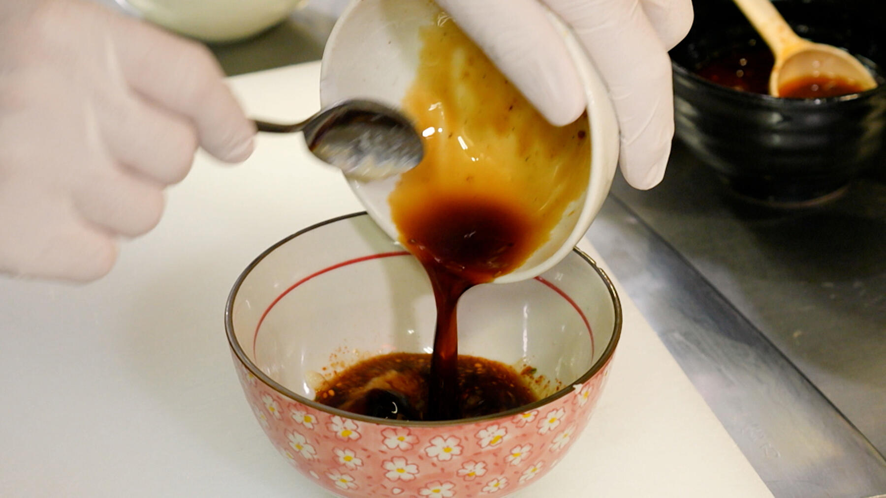 タレをからませる