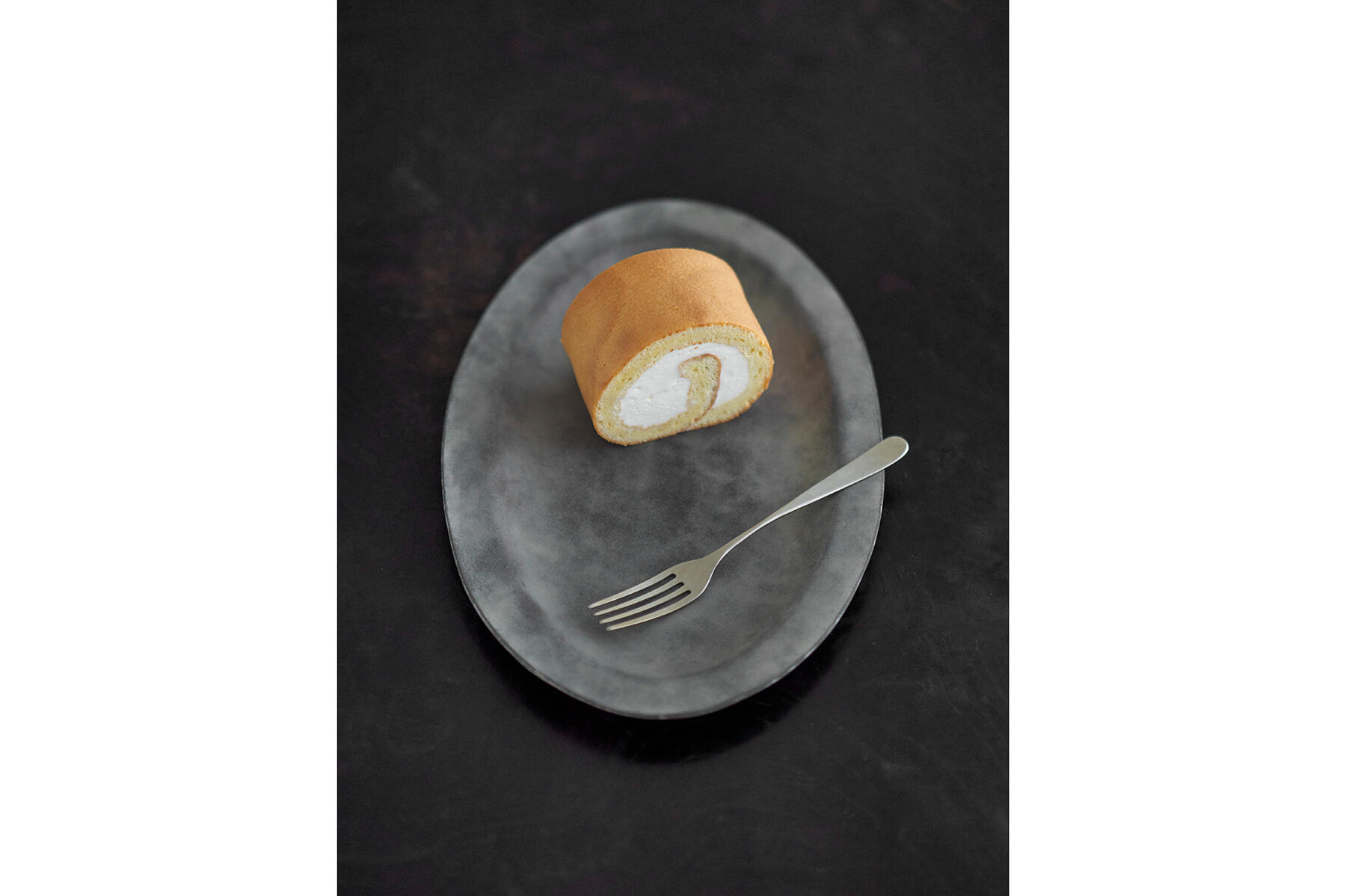 ラム酒の香りが華やかな“ロールケーキ”