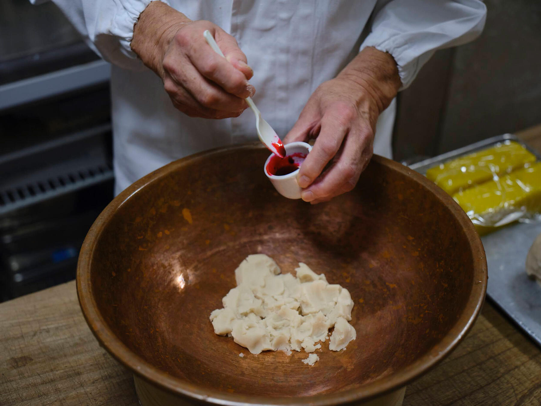 餡に色づけ