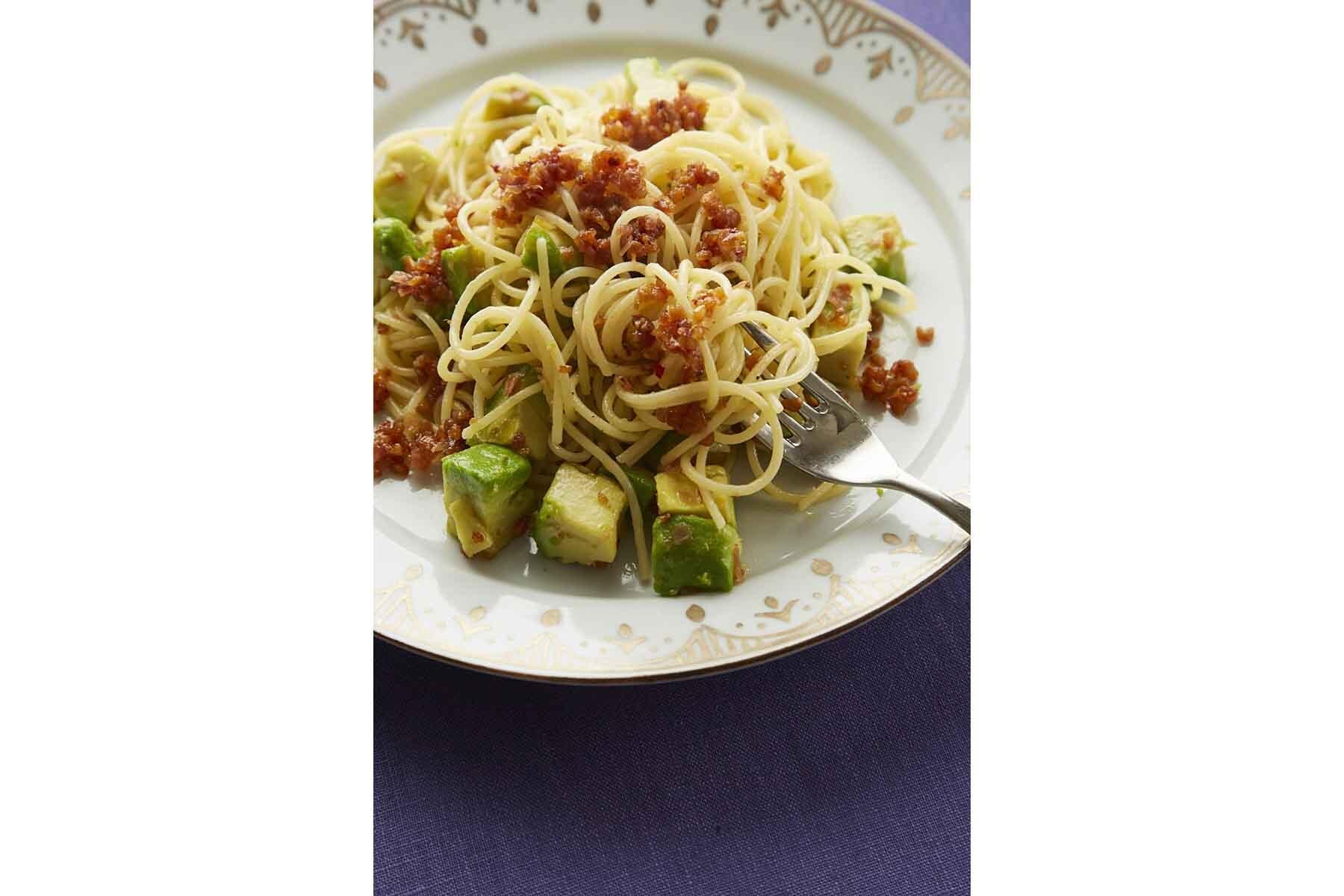 ひき割り納豆でつくる“アボカド納豆SALSAスパゲッティ”