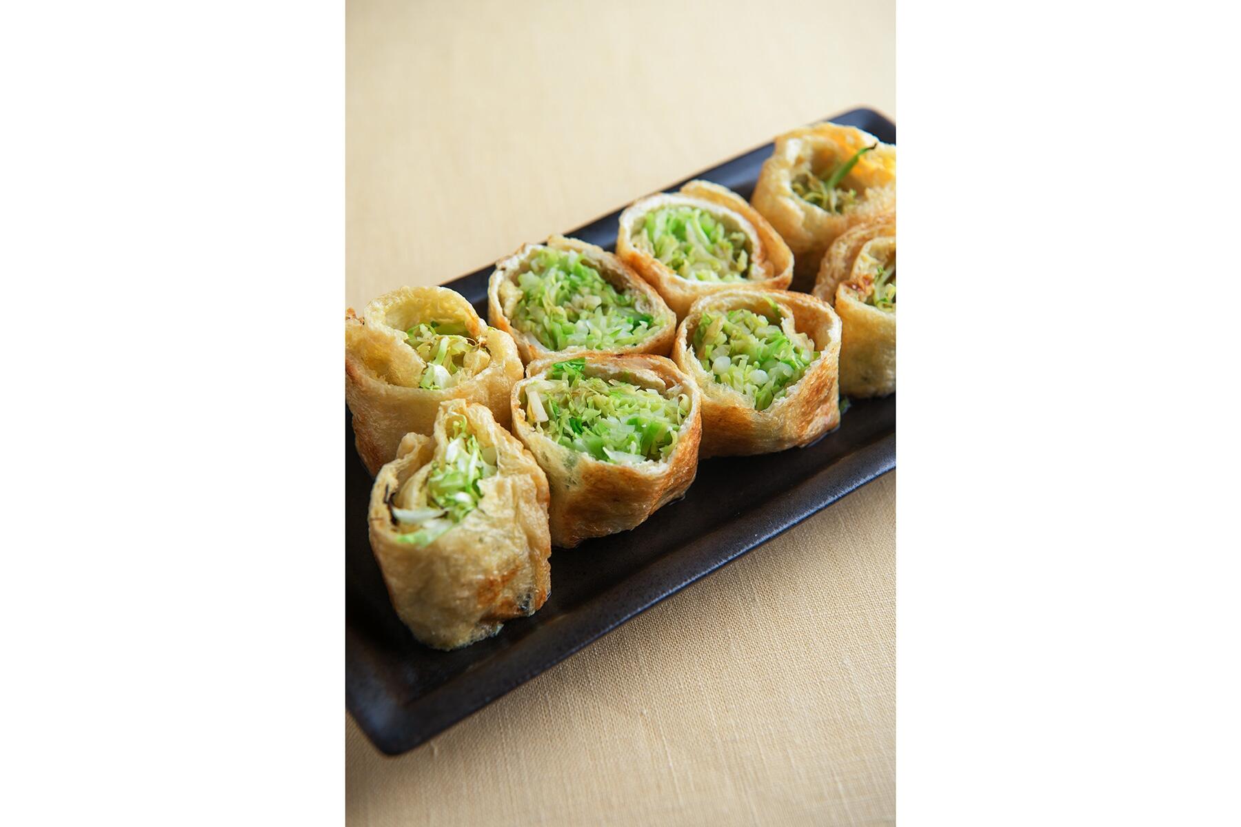 ヘルシーな晩酌のお供“キャベツの油揚げ巻き焼き”