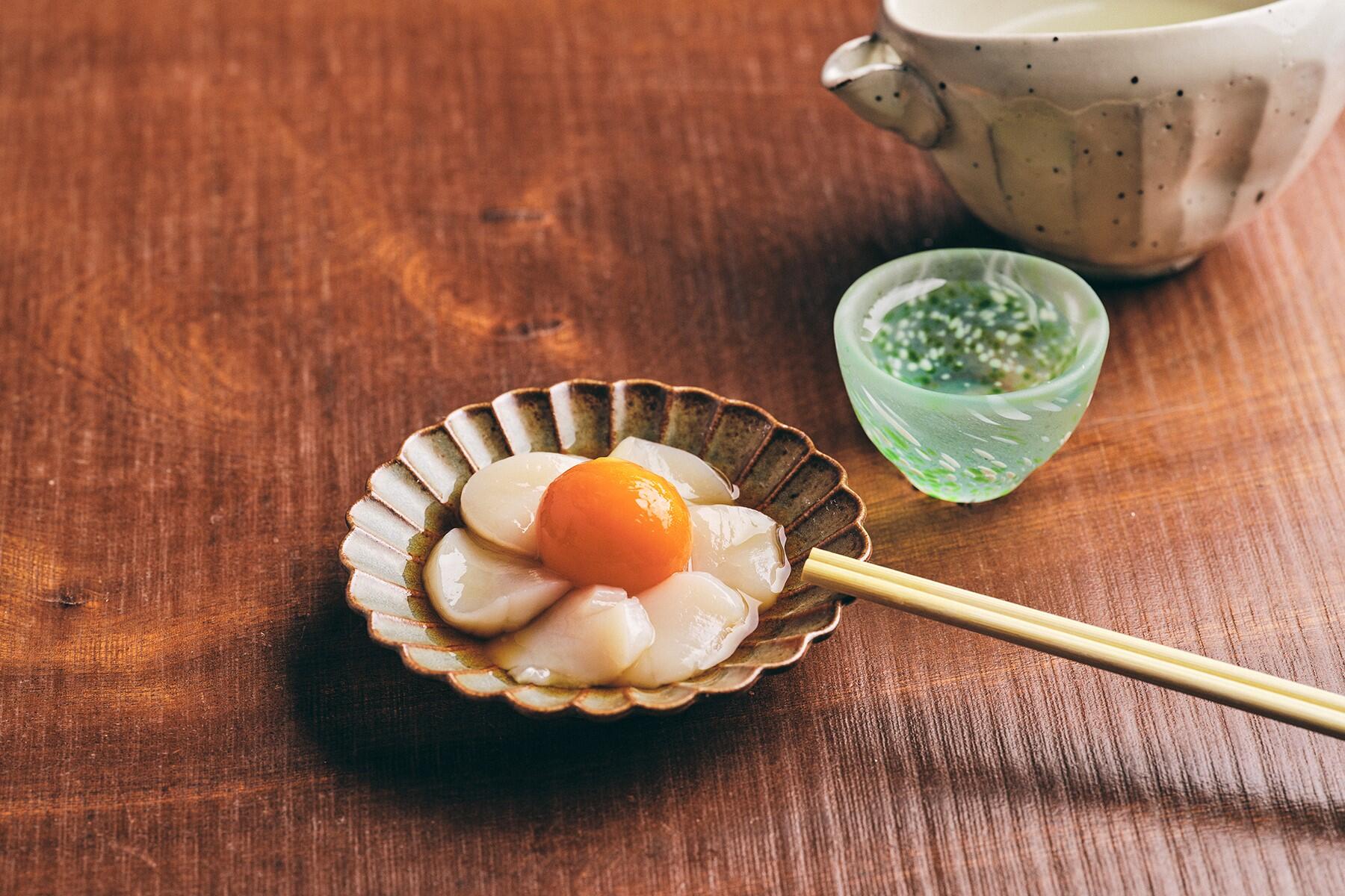 卵黄がもちっと食感に！“ホタテと冷凍卵黄の魔法のたれ漬け”