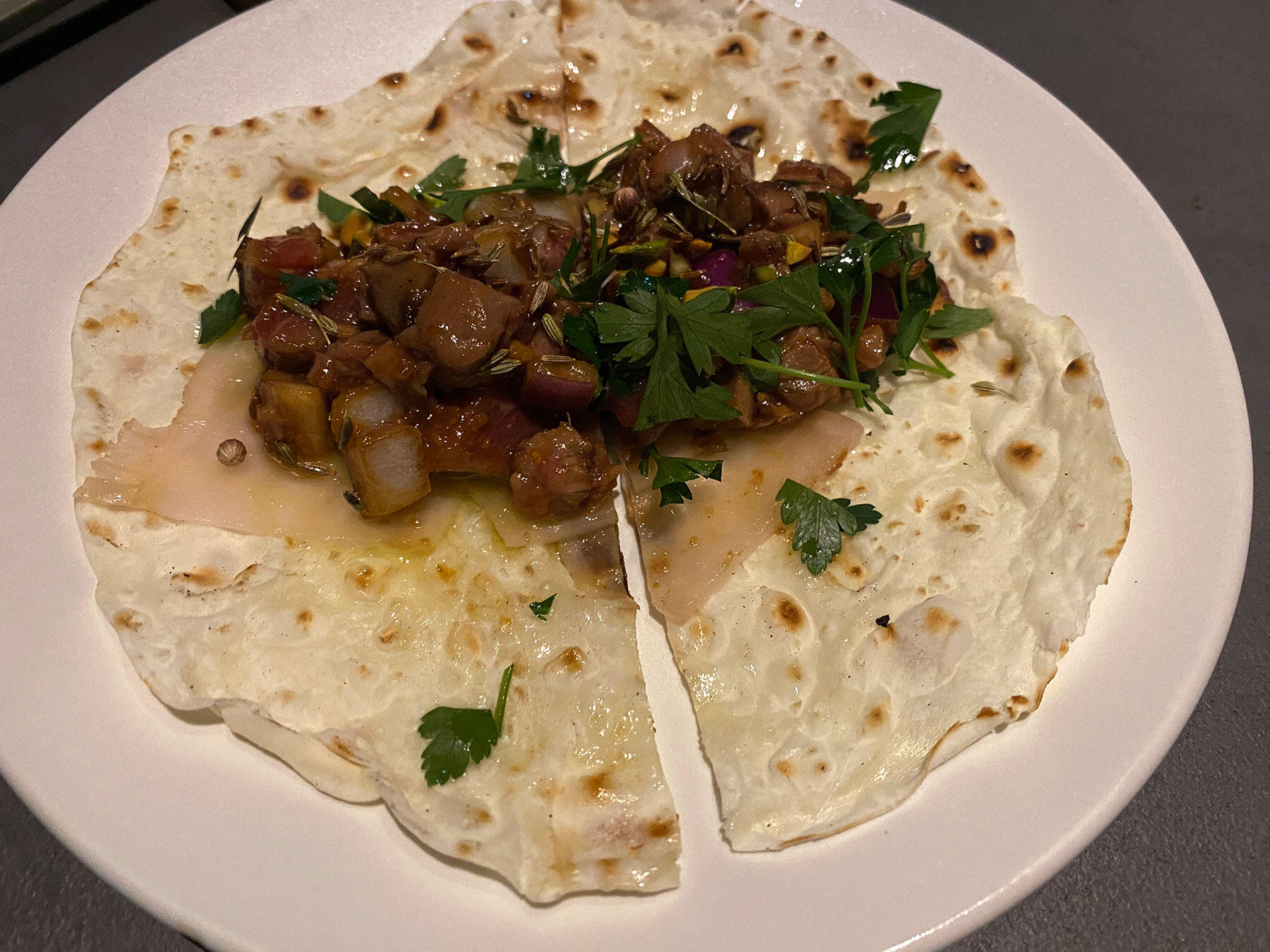 マグロ脳天とピスタチオ味噌のタルタル