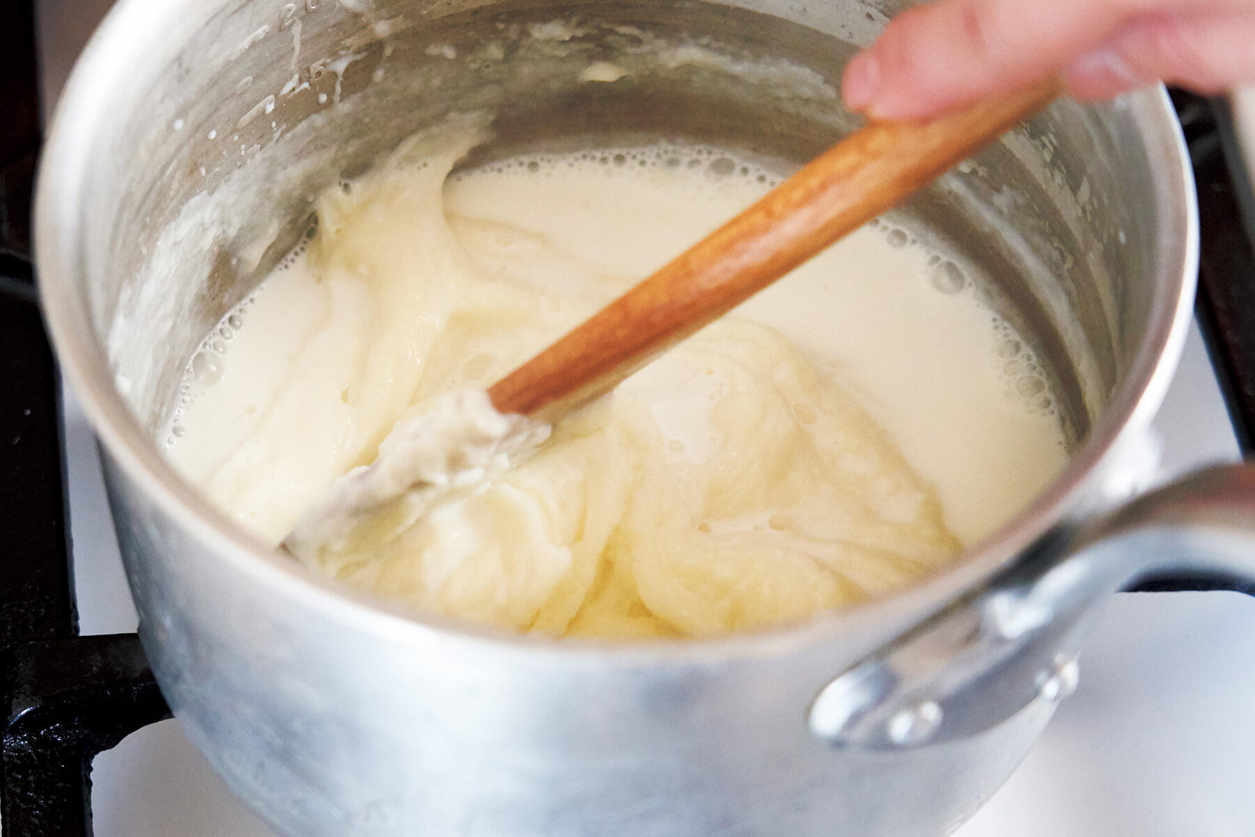 小麦粉を炒める