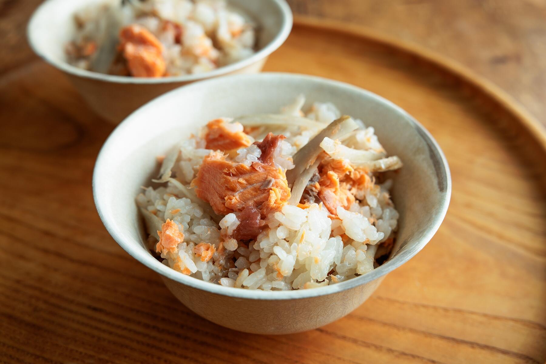 しみじみと美味しい“鮭とごぼうの炊き込みご飯”