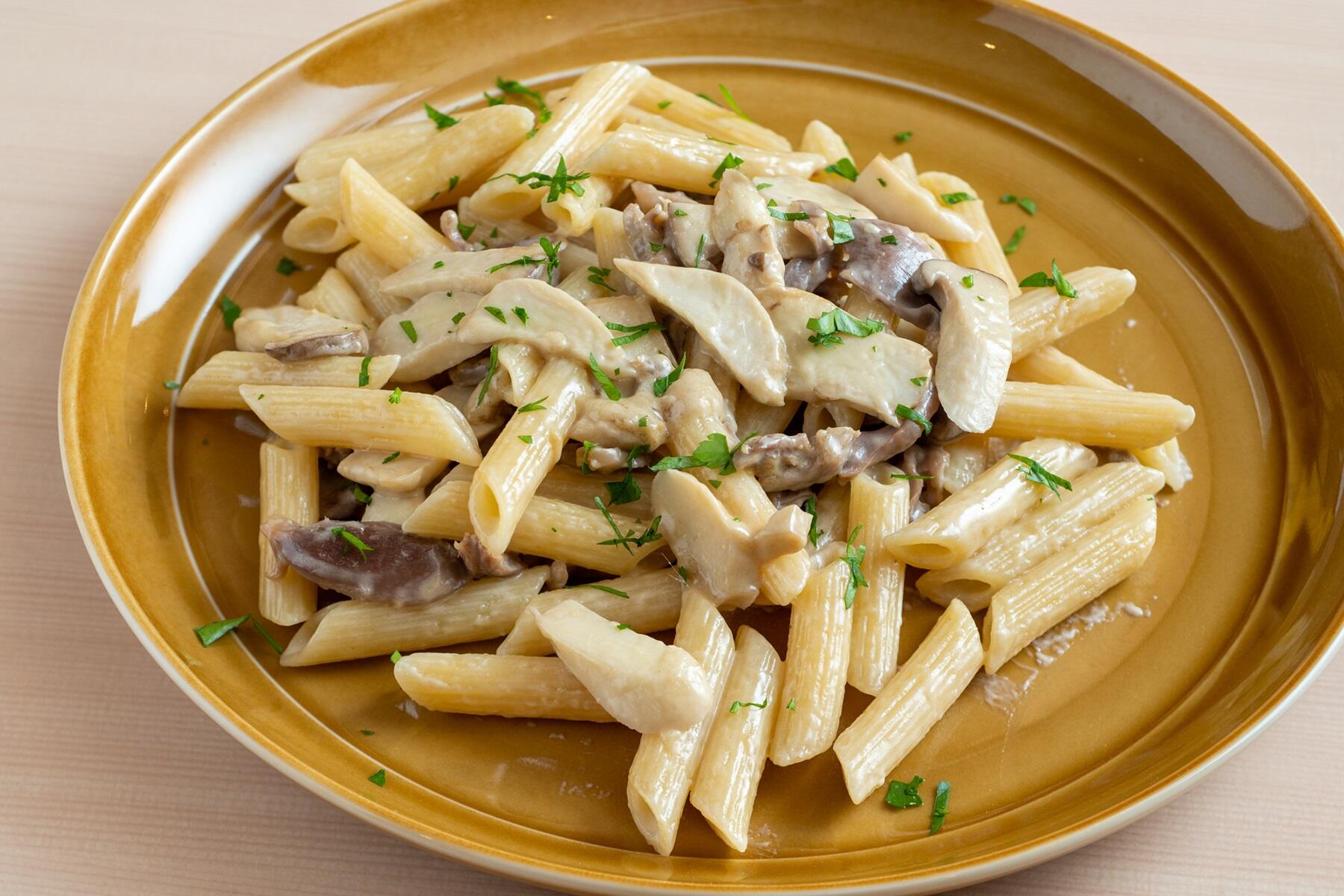 食感も楽しい！“砂肝とエリンギのペンネ”