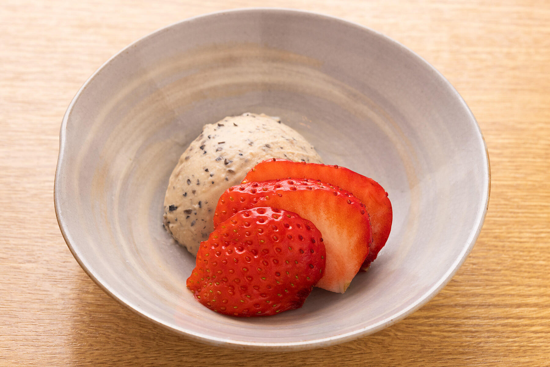 博多あまおうと黒豆のアイスクリーム