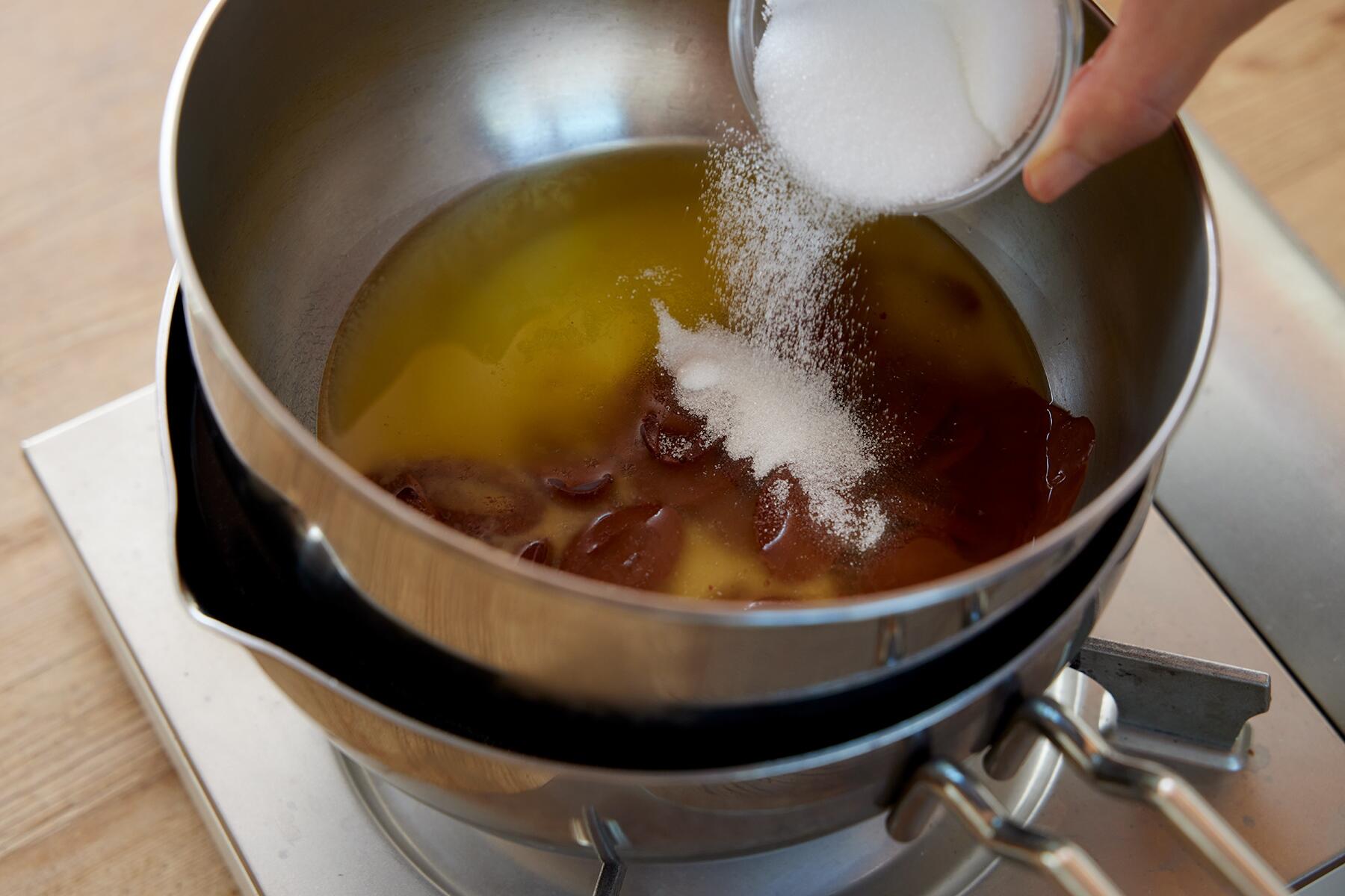 チョコレートを溶かす