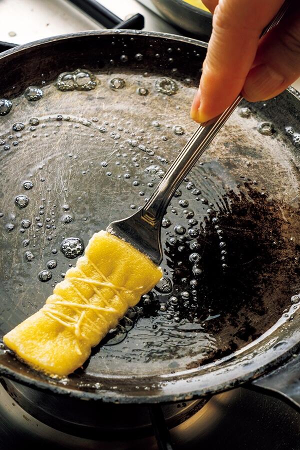 溶かしバターをひく