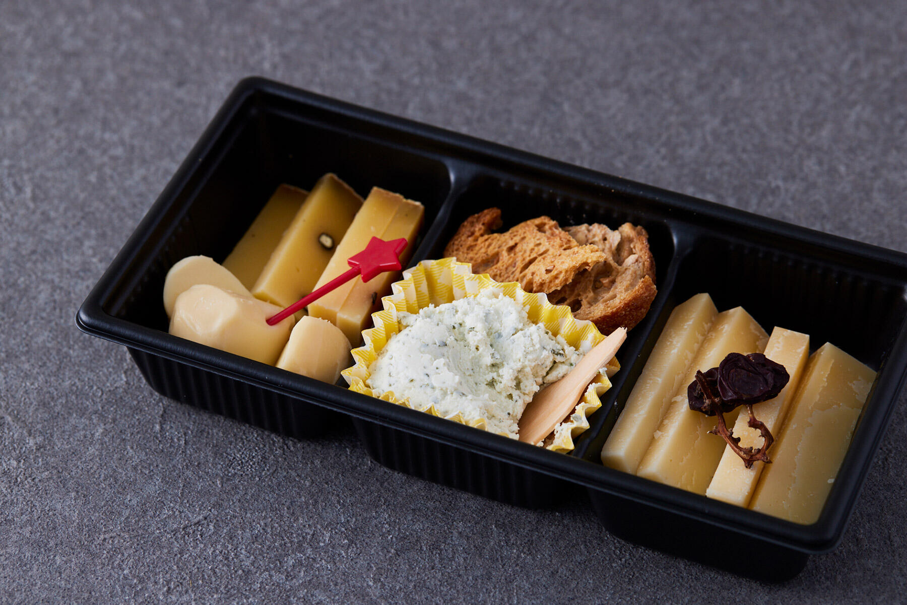 北海道産ナチュラルチーズ4種盛り合わせ 1,600円