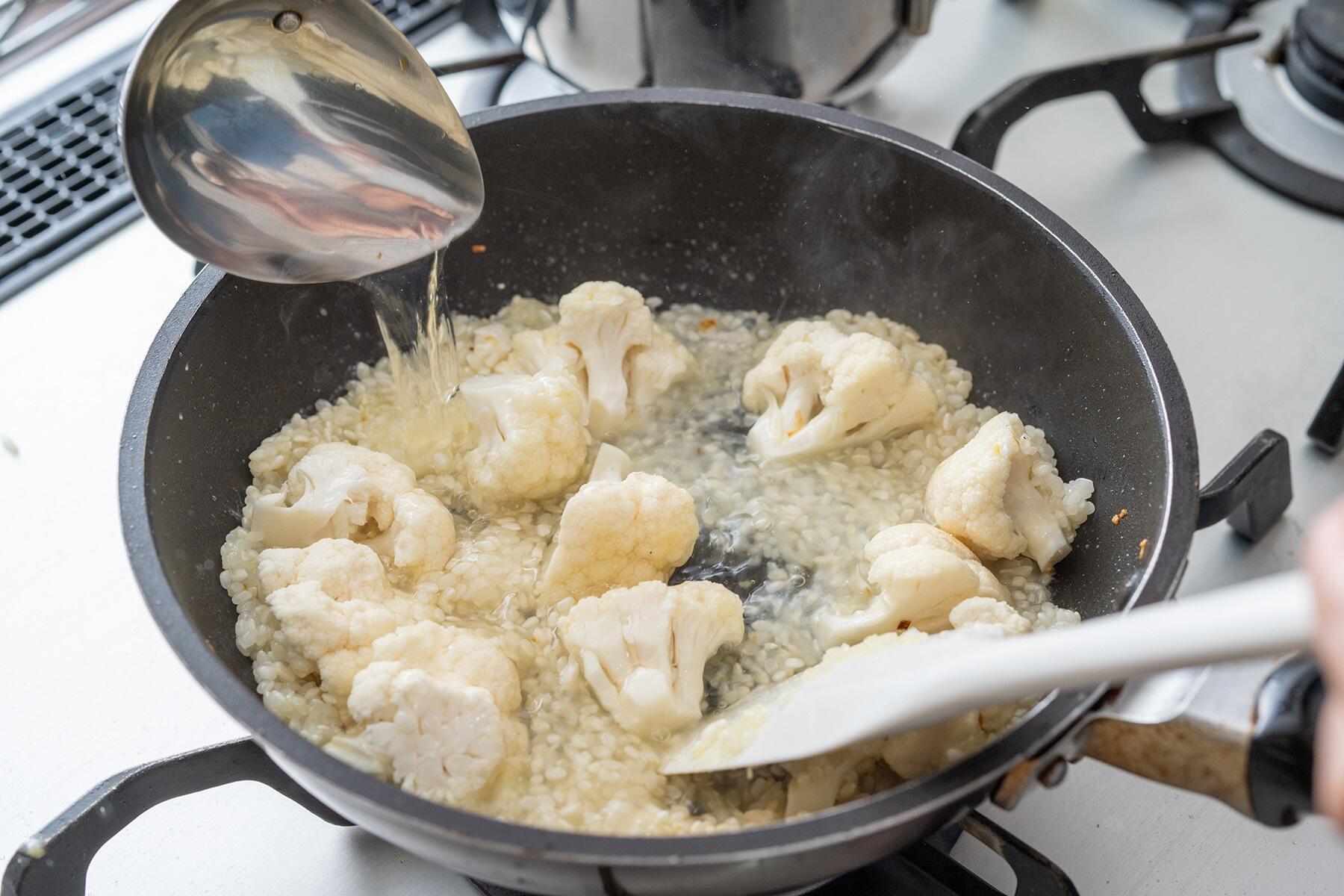 ブロードを足しながら加熱する