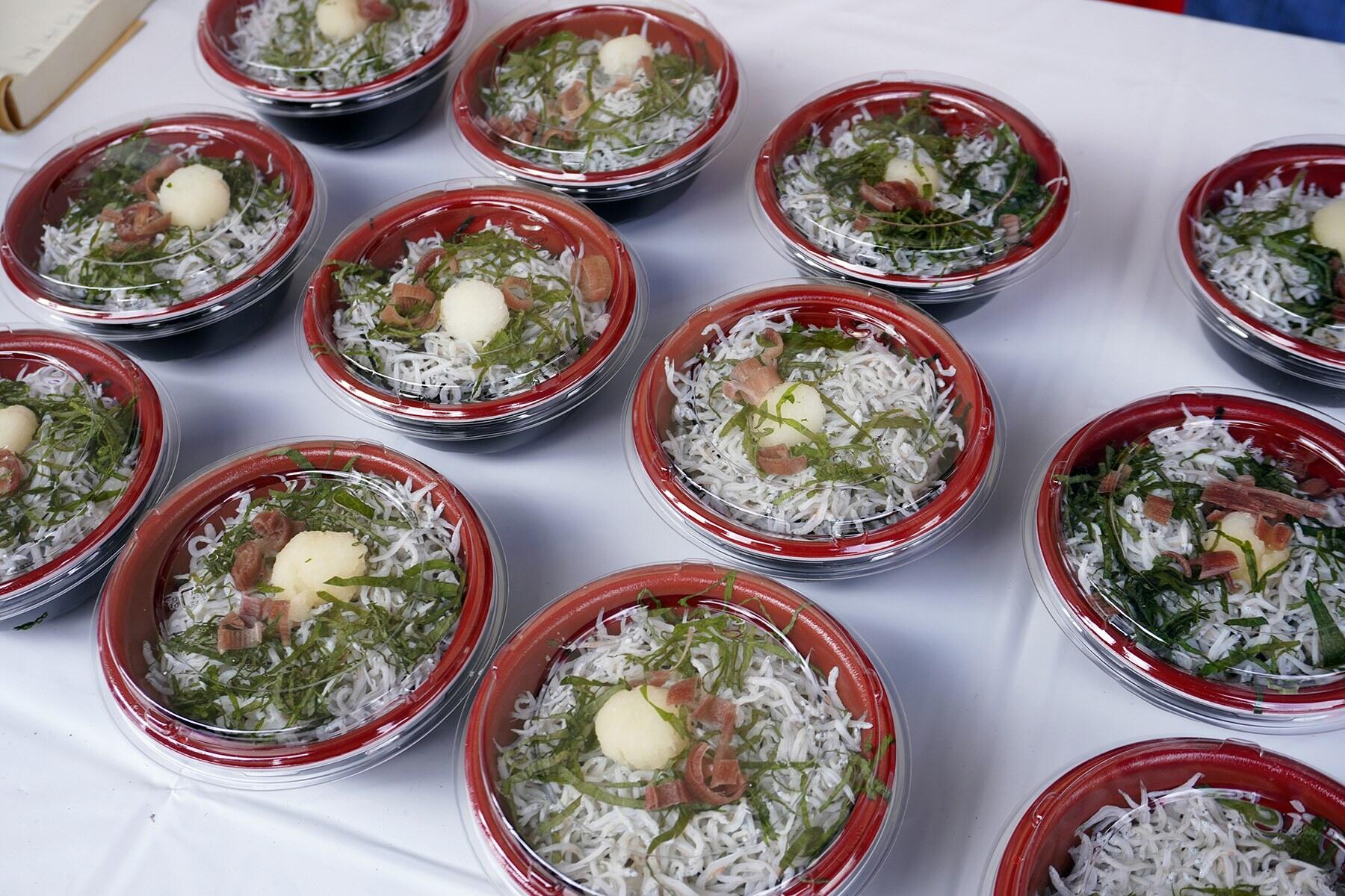 ちりめん丼店頭