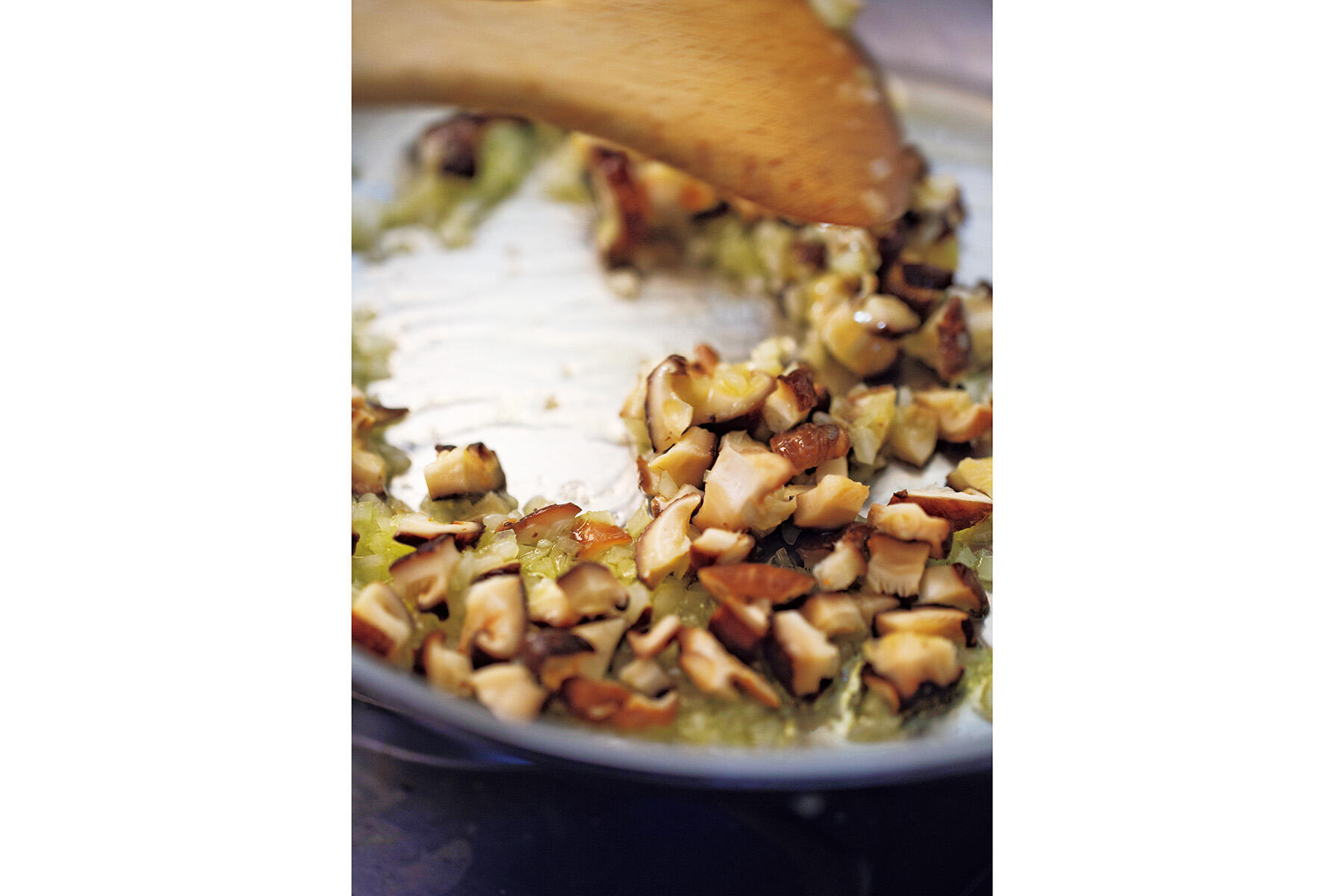 干し椎茸を炒める