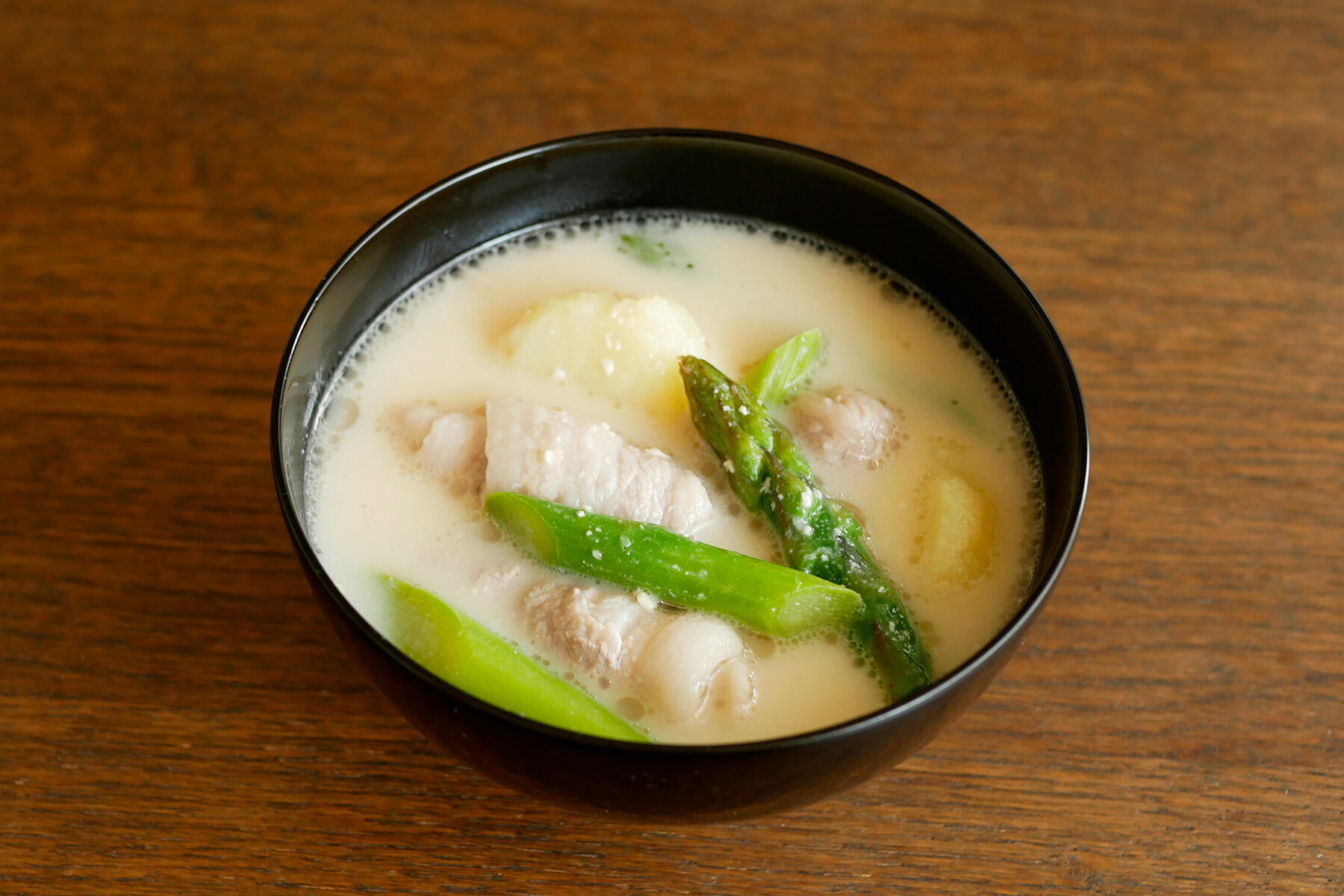 スパラとじゃがいものミルク豚汁