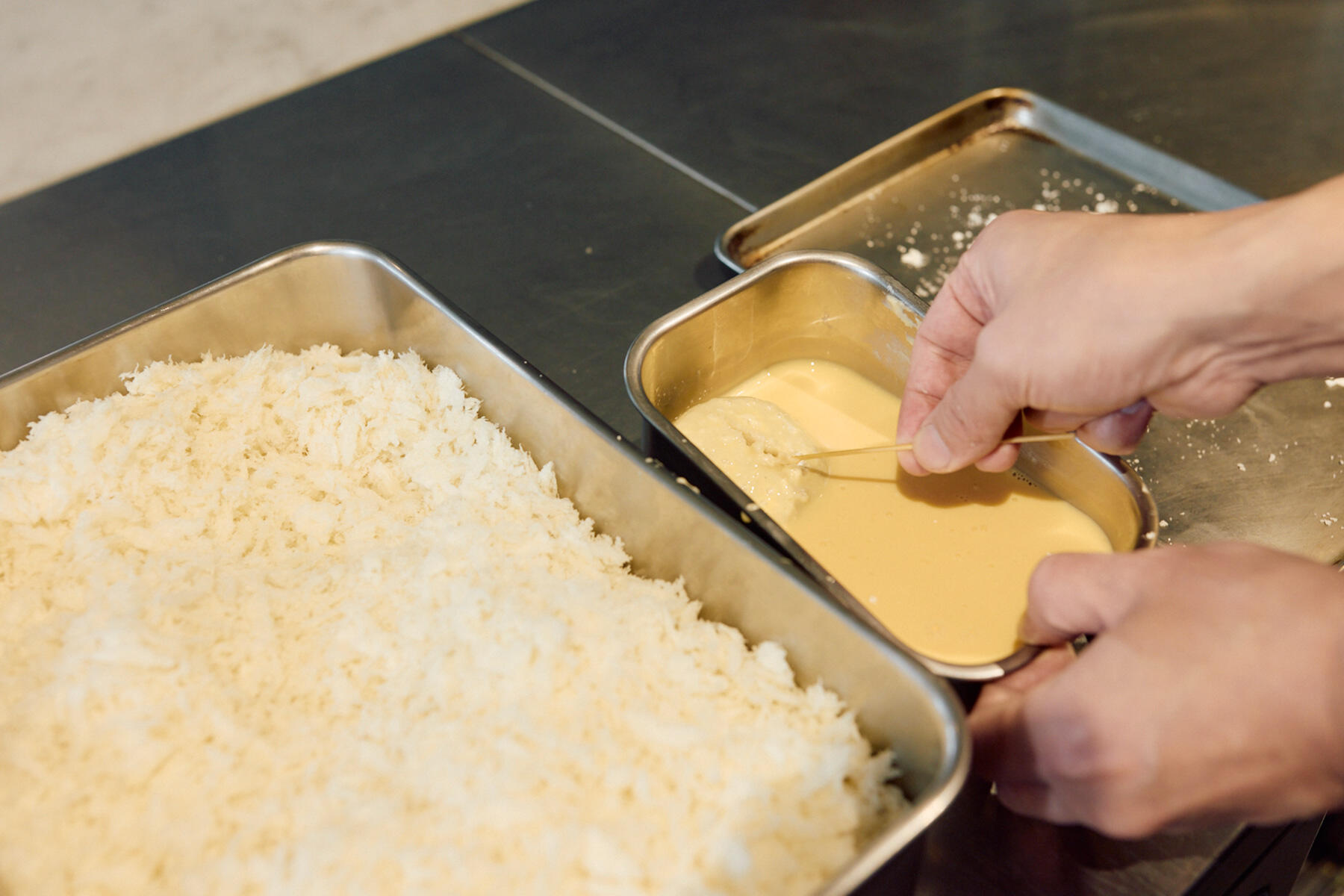 卵液をからめる