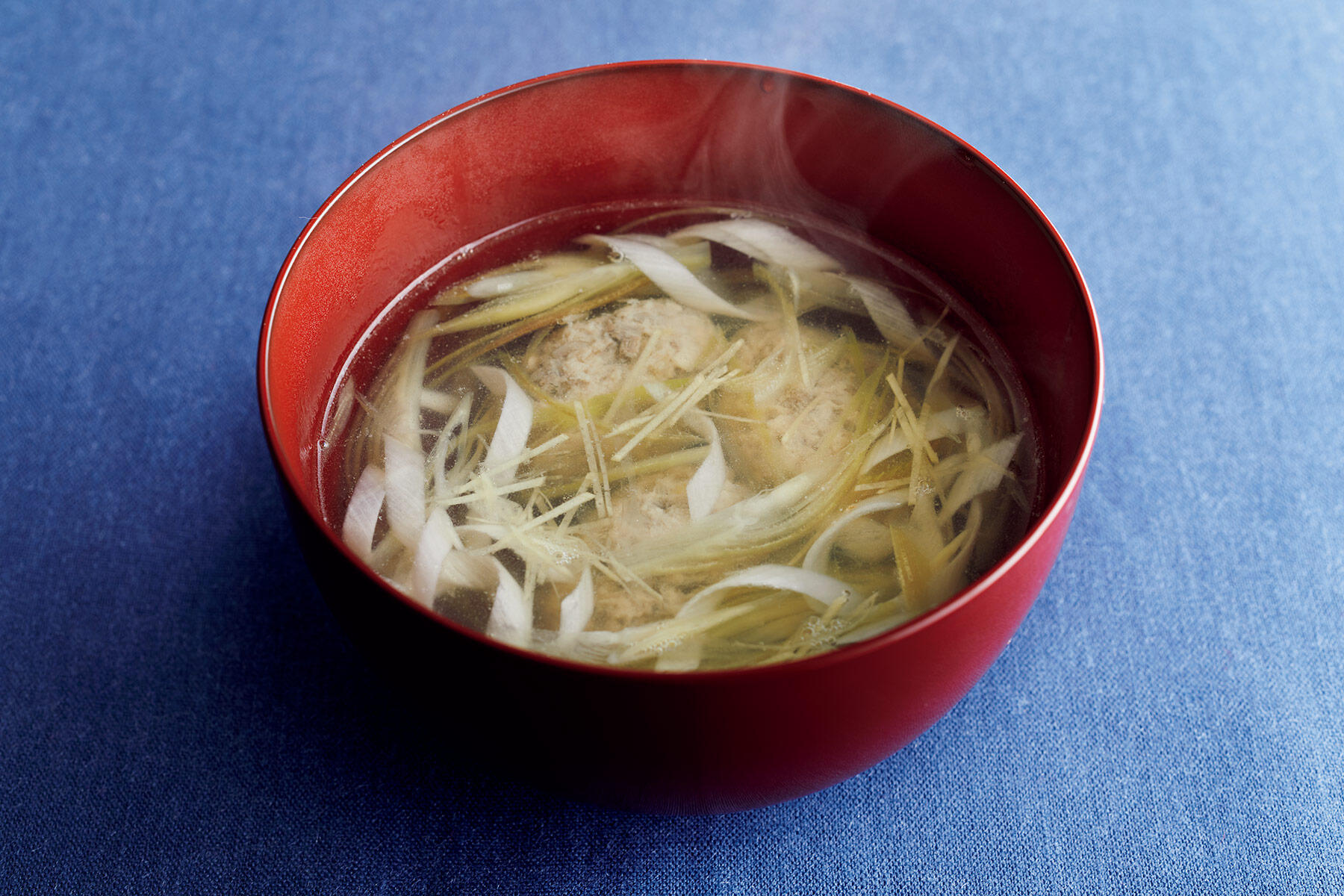 自家製でふんわり食感の“イワシのつみれ汁”