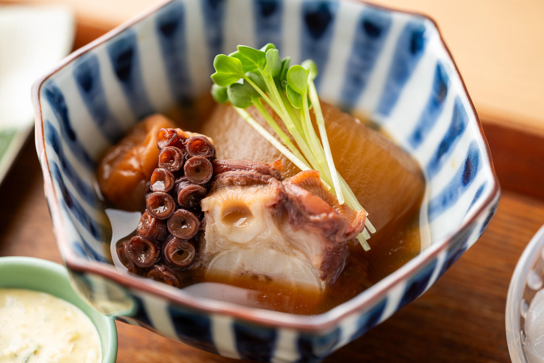 函館産タコと大根の梅煮