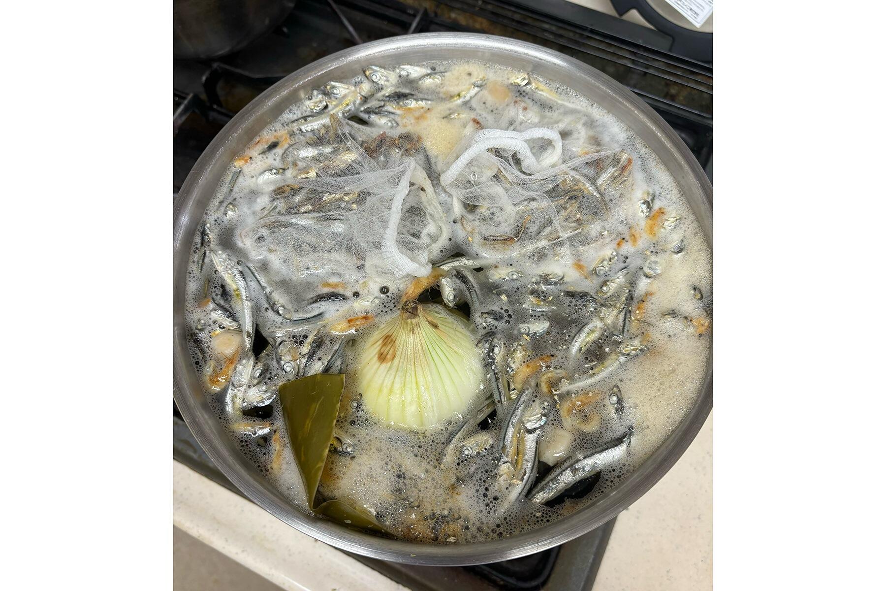 煮干しだしをつくる