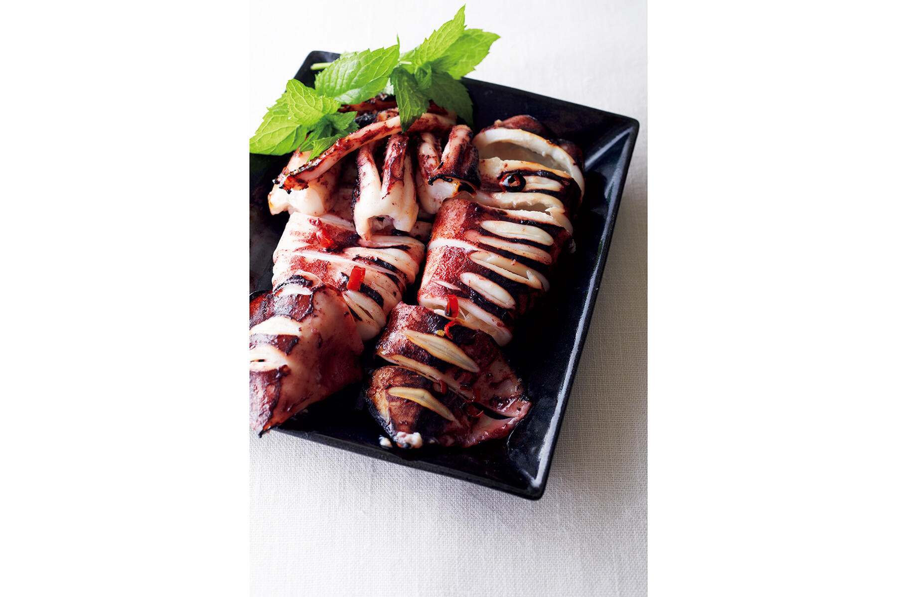 レモンとミントを効かせた“イカのエスニック焼き”