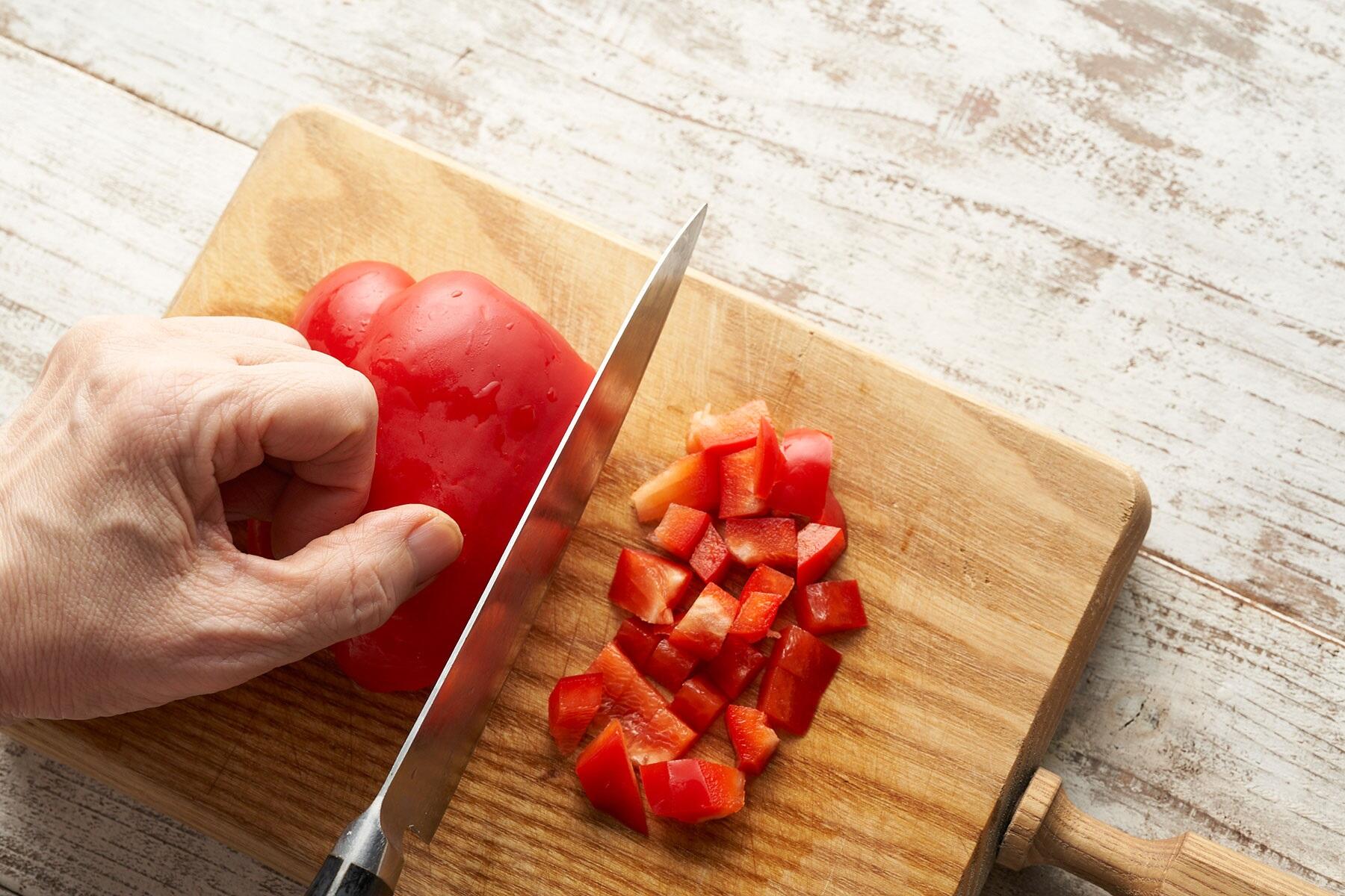 パプリカをカットする