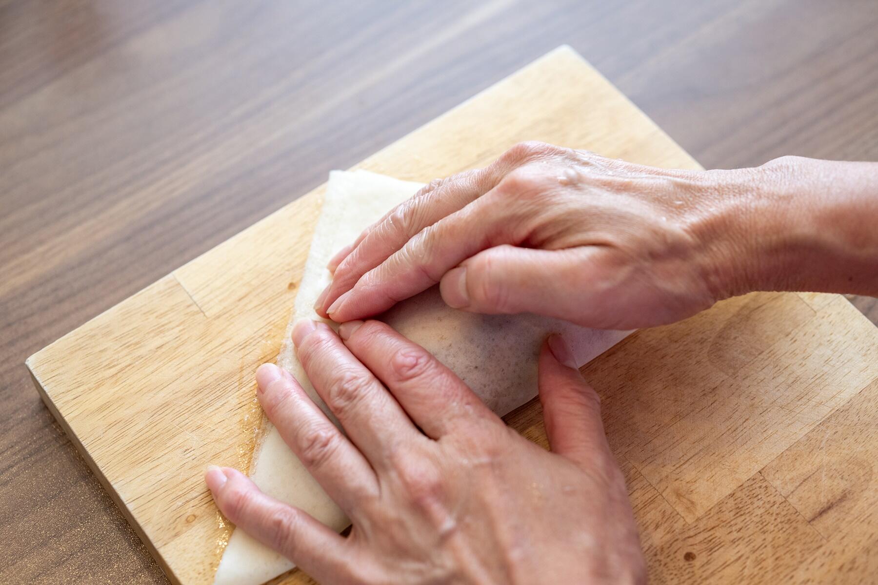 半分に折って包む