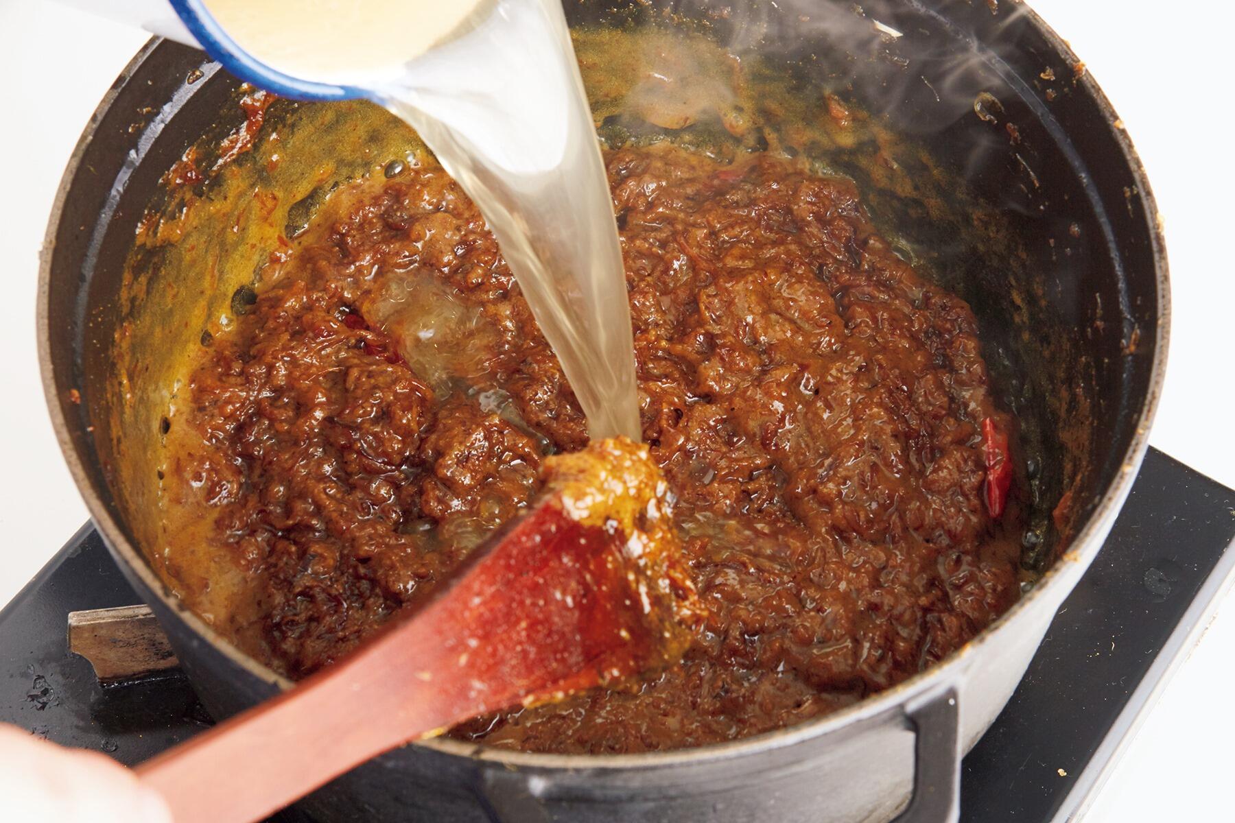 ゆで汁を加える