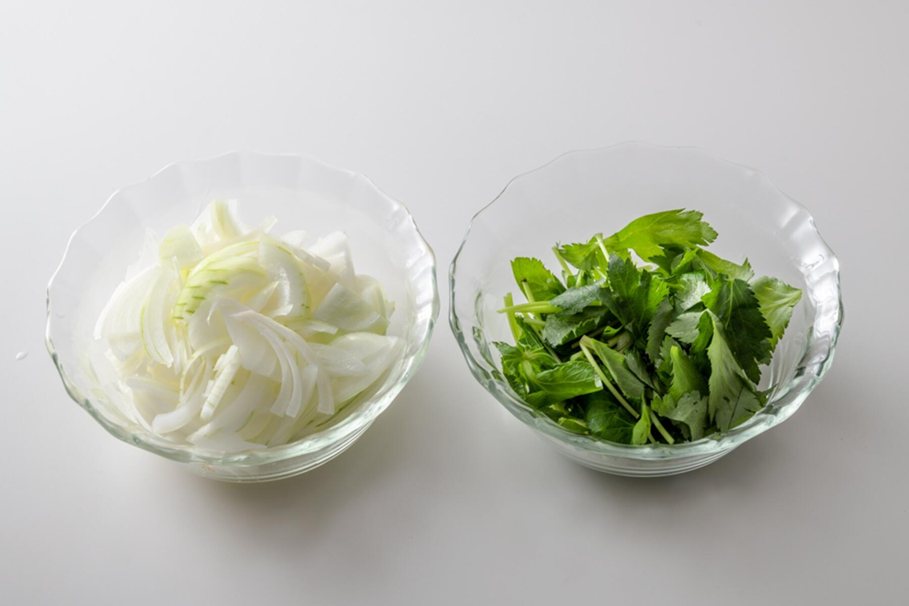 野菜をカットする