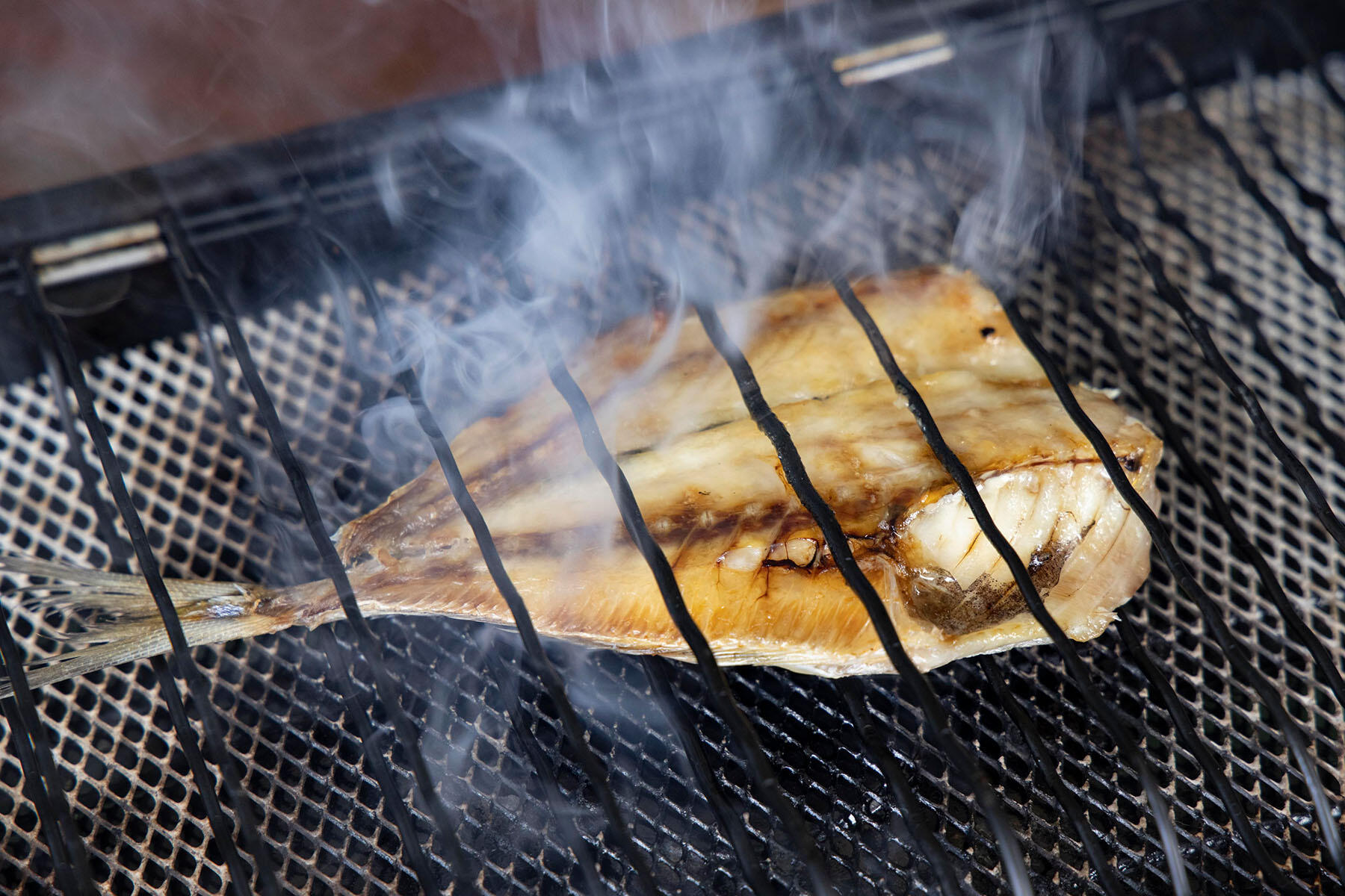 干物を焼く