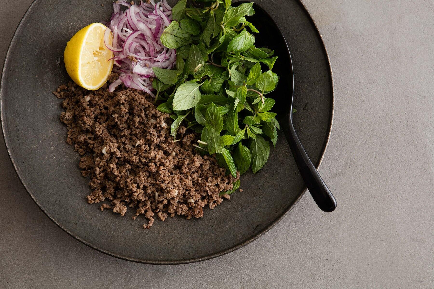 ご飯にたっぷりとかけたい“牛挽き肉のミント和え”