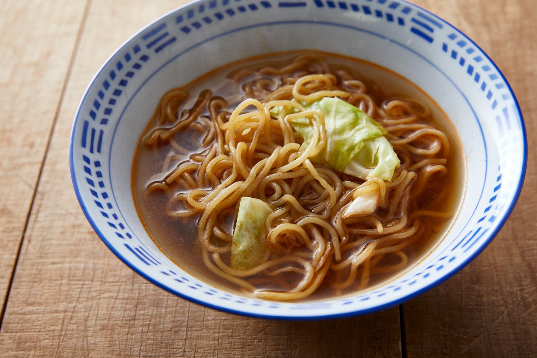 家飲みの〆にうってつけな“スープ入り焼きそば”