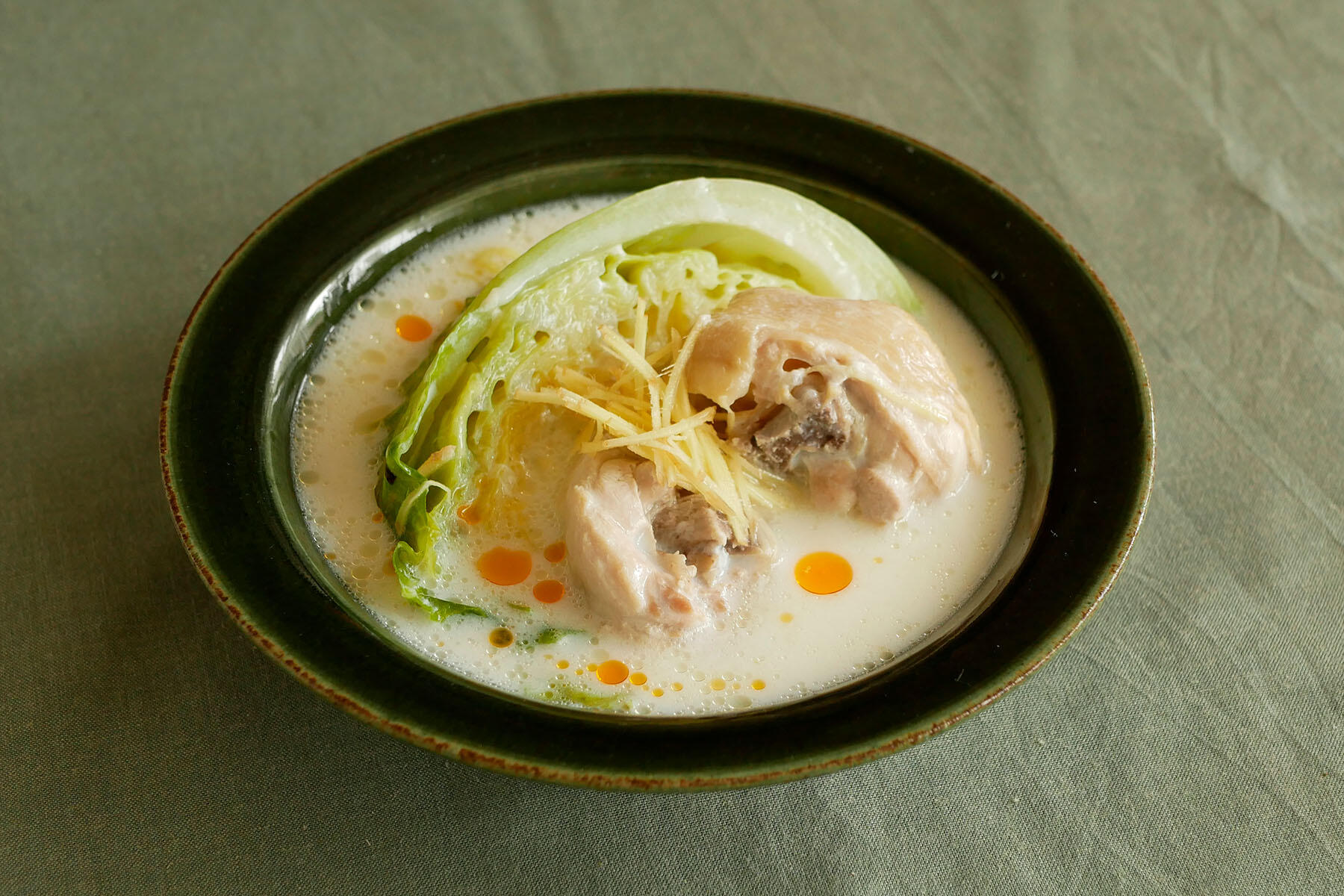 キャベツと鶏の中華風ミルクスープ