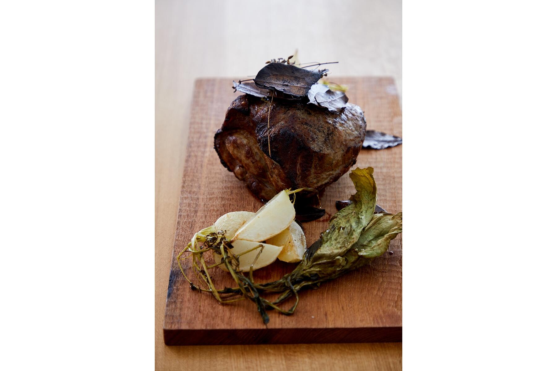 シンプルかつダイナミックな塊肉料理“ローストポーク”