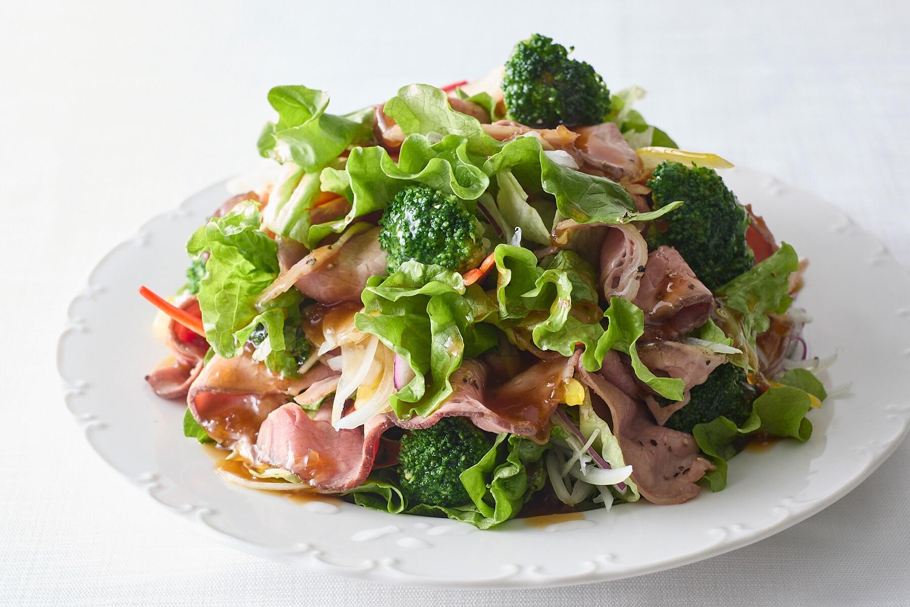 炭火焼ローストビーフのご馳走サラダ