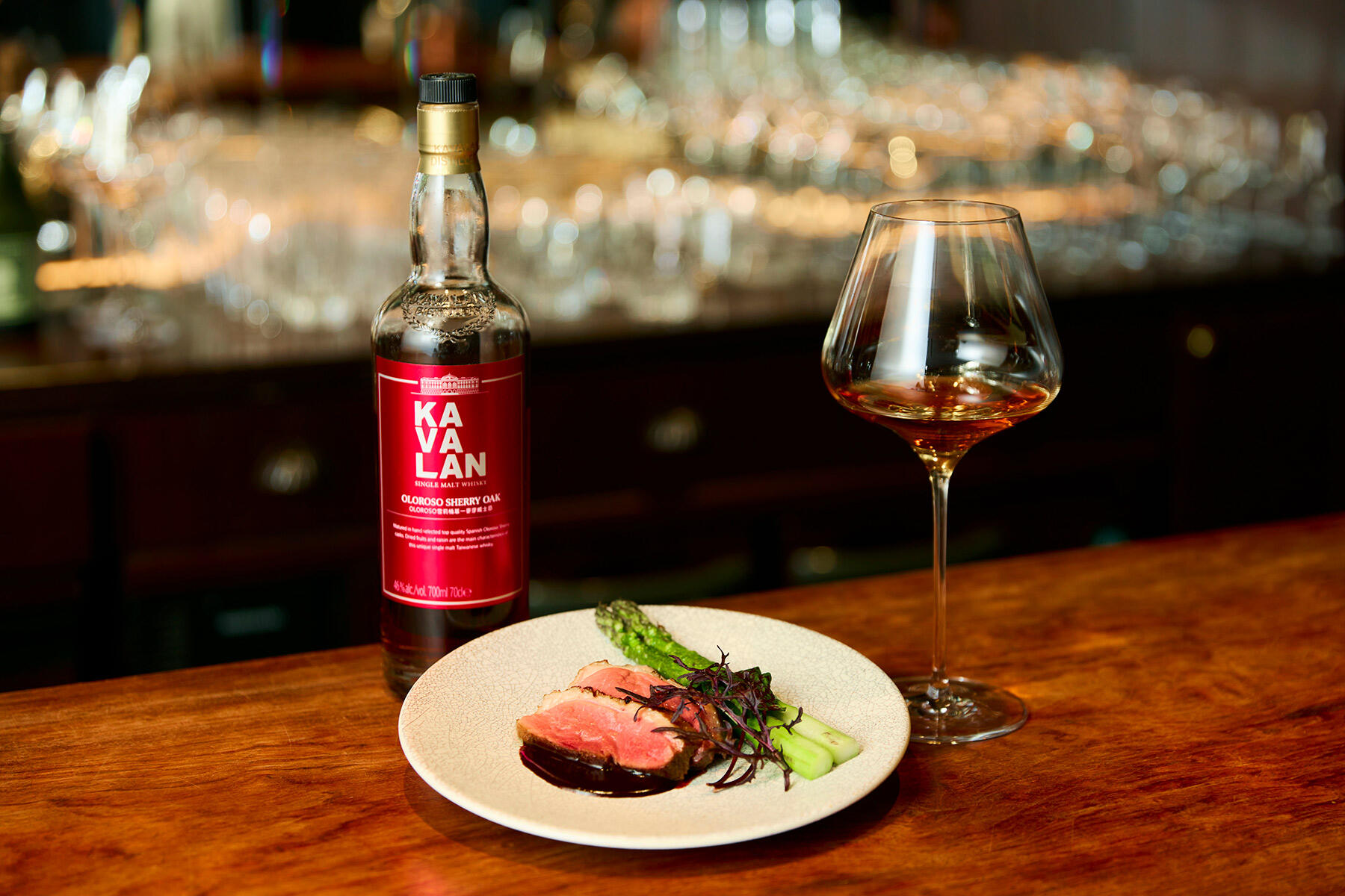 「カバランオロロソシェリー＆アールグレイティー」と「鴨のグリル カシス＆バルサミコソース アスパラグリル添え」