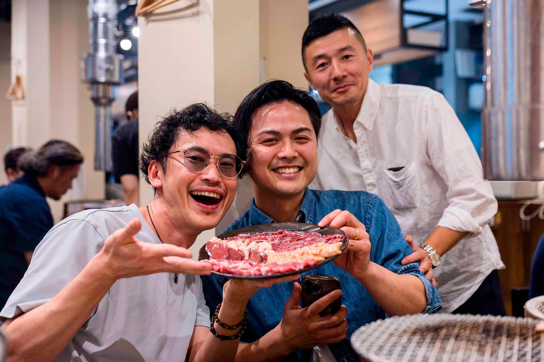 右から炭火講師の『廣備』本多太郎さん、『和牛ひらき』(大宮)の中塚啓介さん、唯一焼肉店ではなかった『クラフトミートラボ』(赤羽)の平田創士さん。